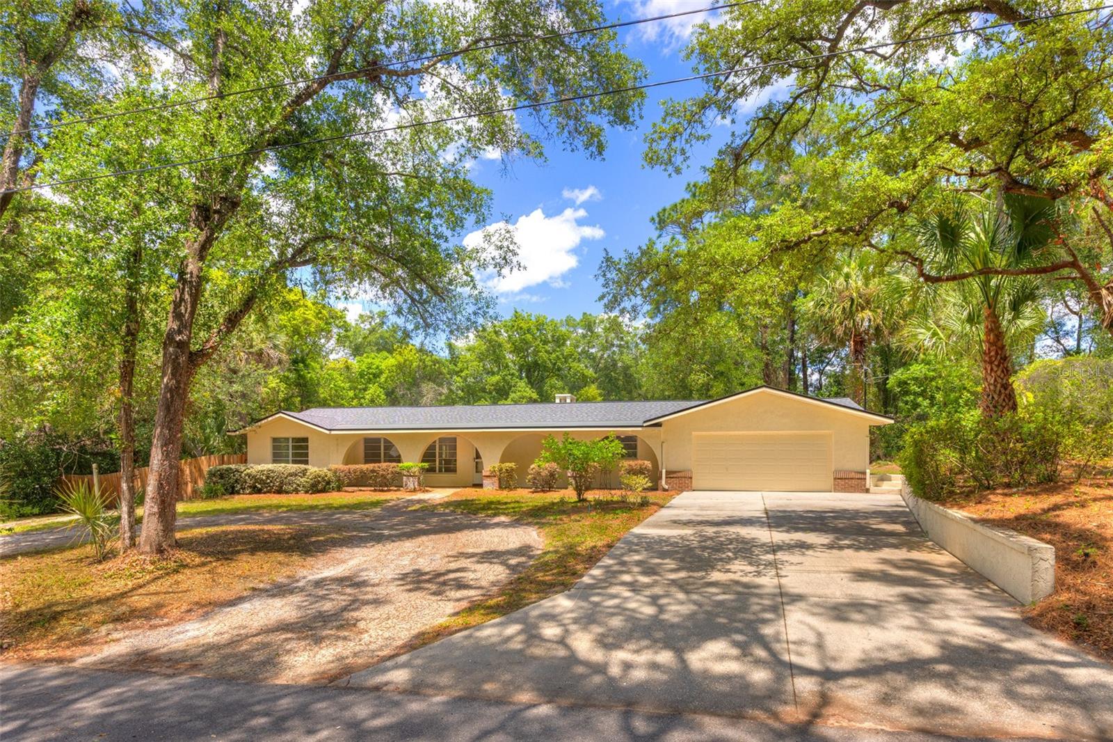 Single Family Residence in DELAND, FL - Daniel Dourado