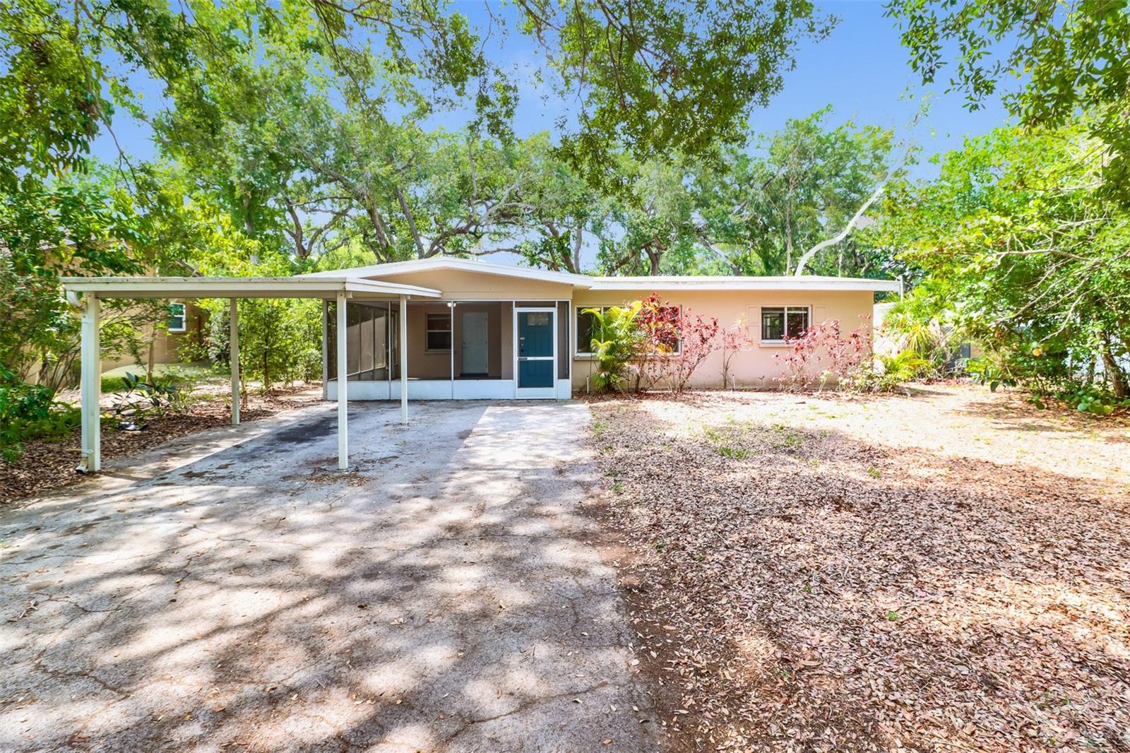 Single Family Residence in LARGO, FL - Daniel Dourado