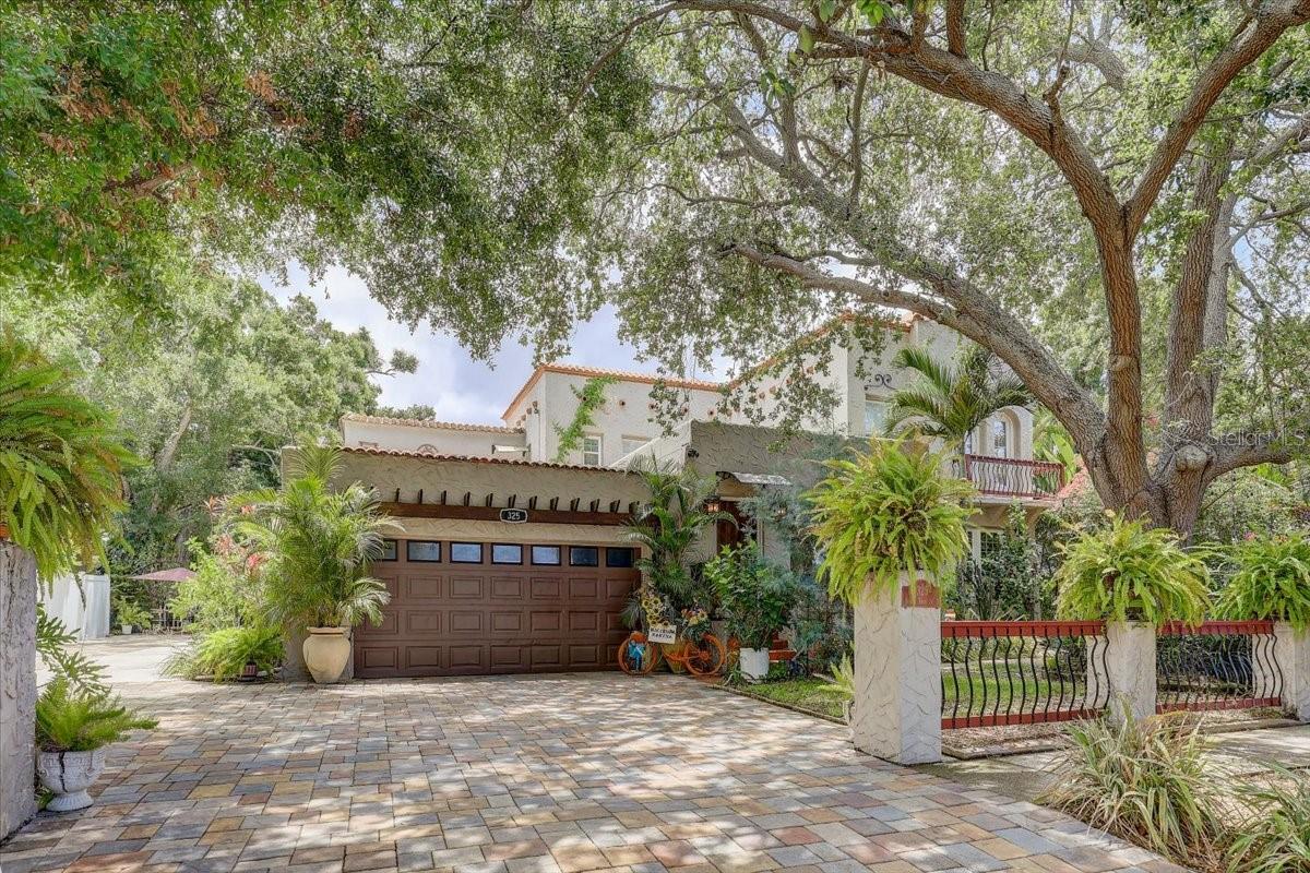 Single Family Residence em ST PETERSBURG, FL - Daniel Dourado