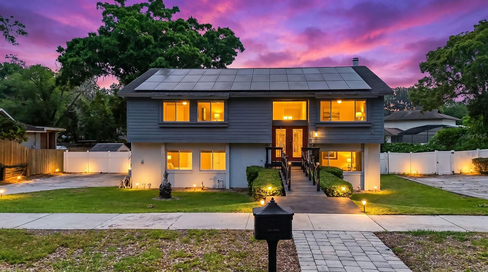 Single Family Residence in ORLANDO, FL - Daniel Dourado