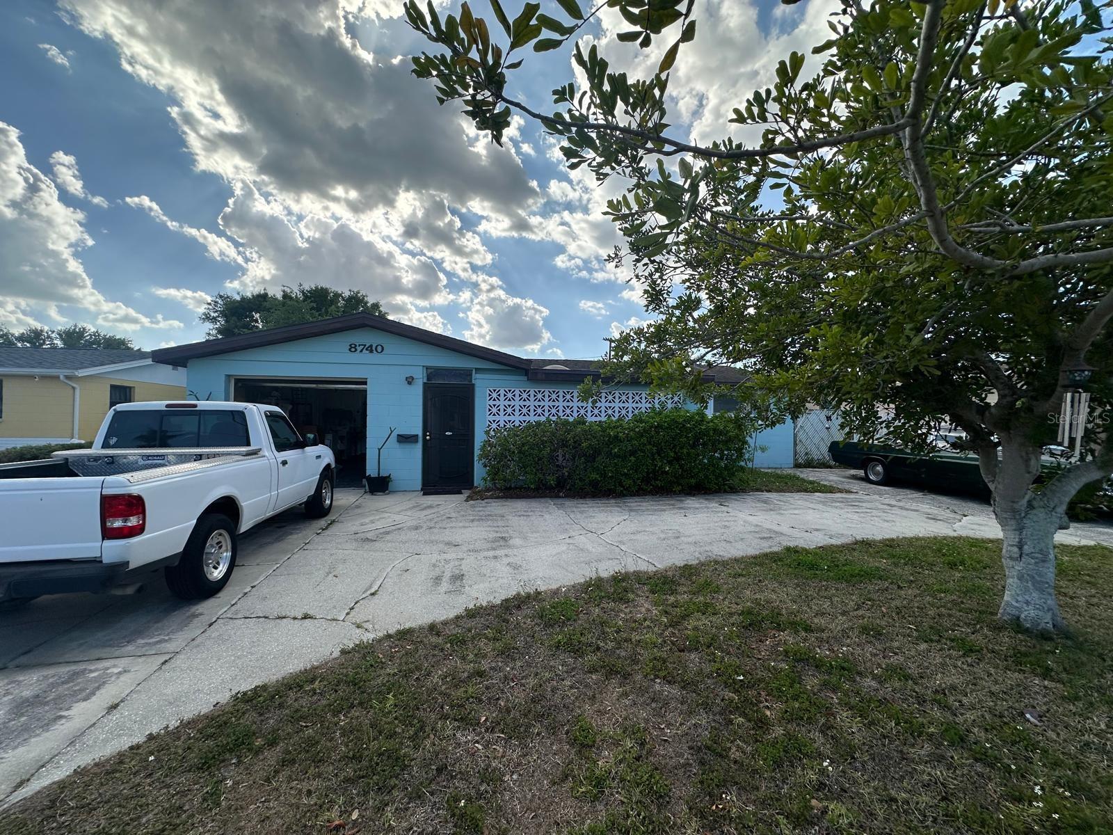 Single Family Residence in PINELLAS PARK, FL - Daniel Dourado