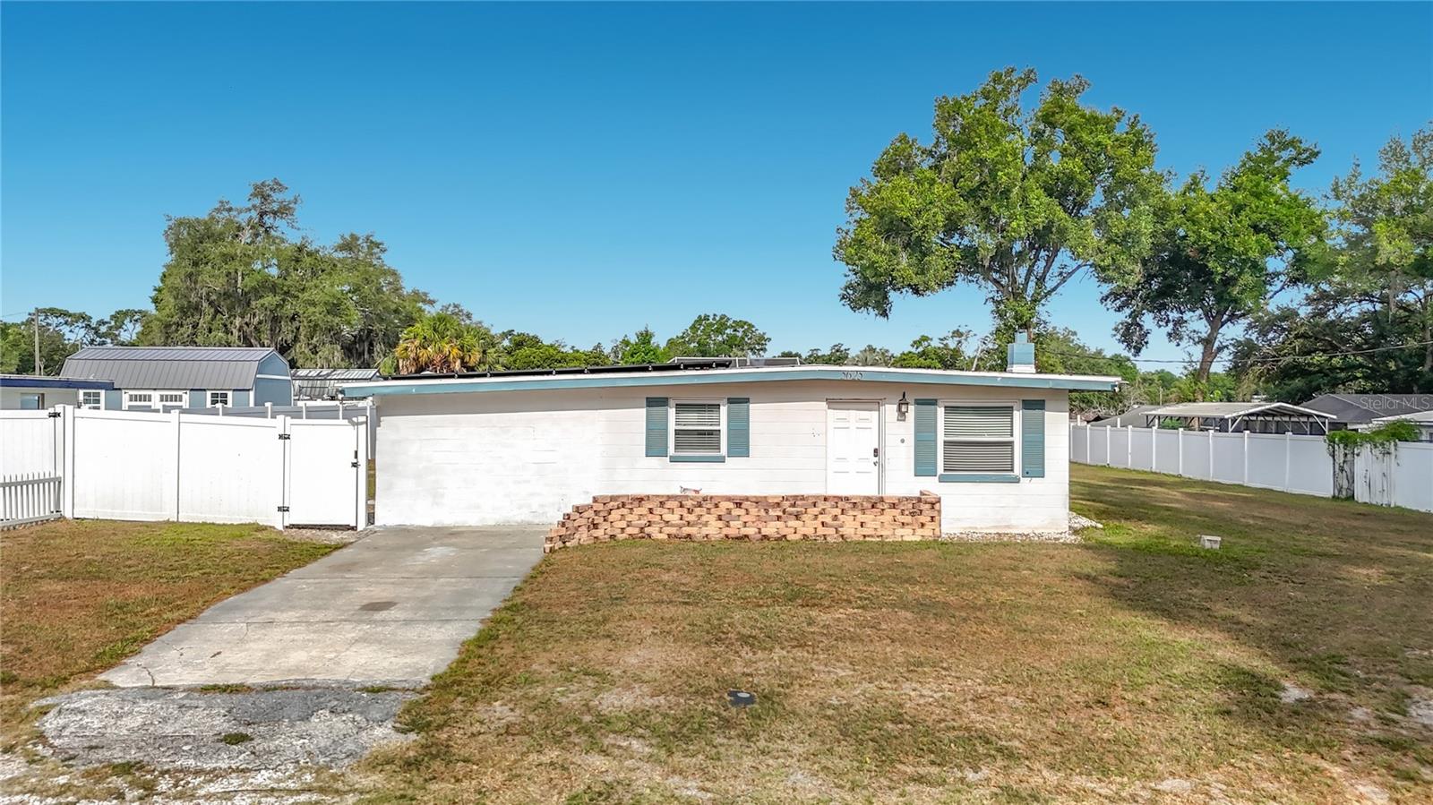 Single Family Residence in ZEPHYRHILLS, FL - Daniel Dourado
