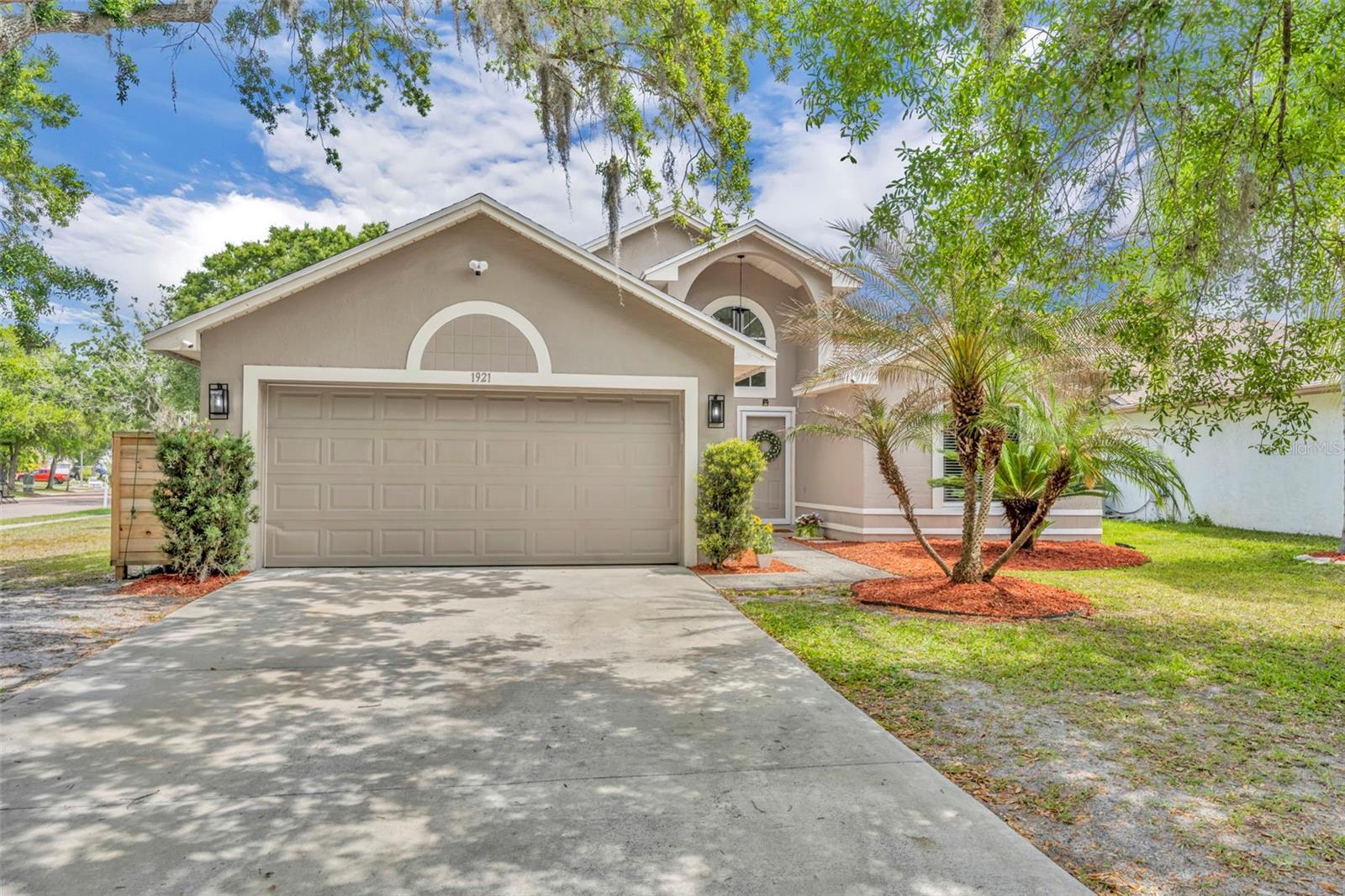 Single Family Residence in ORLANDO, FL - Daniel Dourado