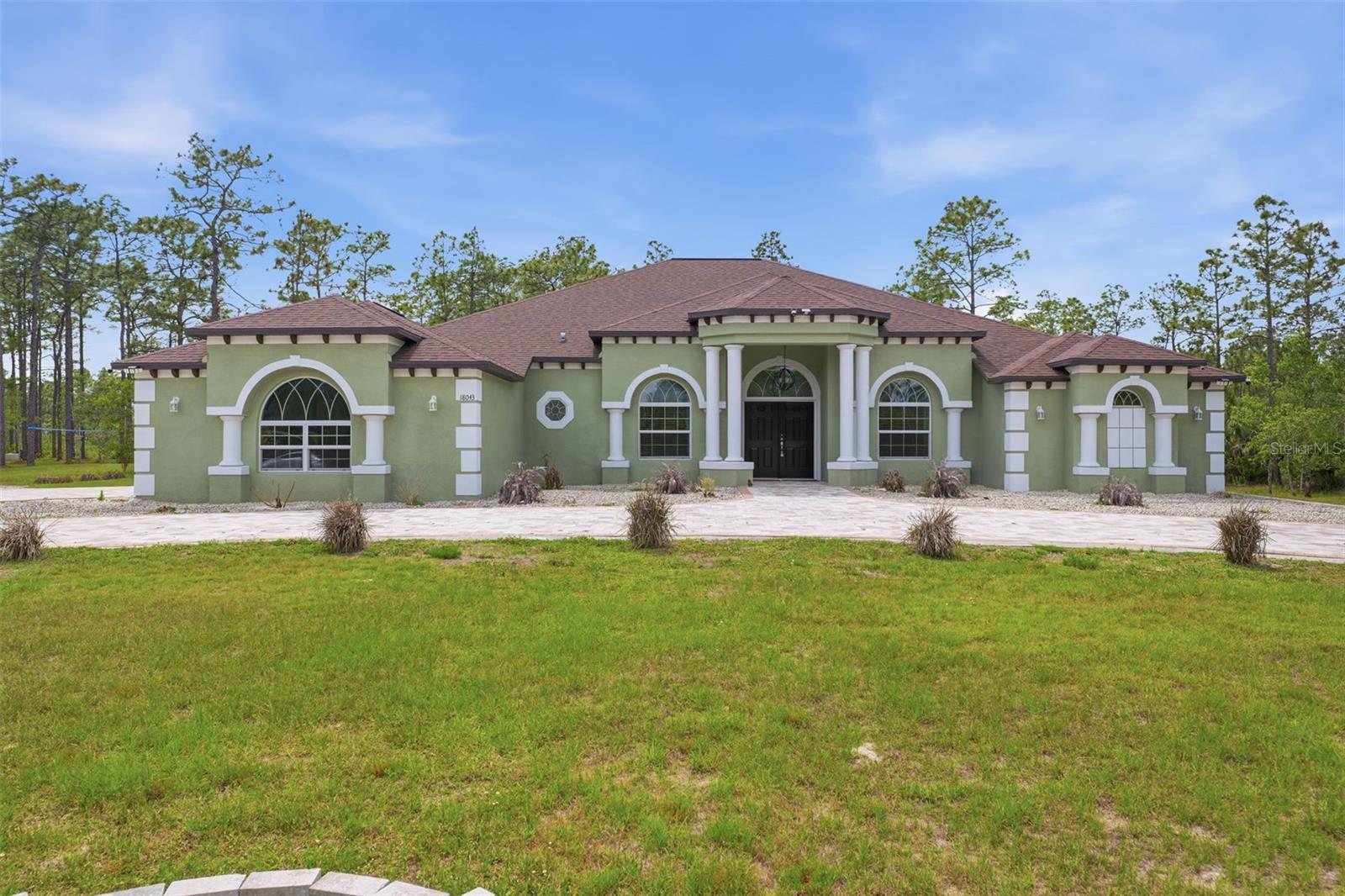Single Family Residence in WEEKI WACHEE, FL - Daniel Dourado