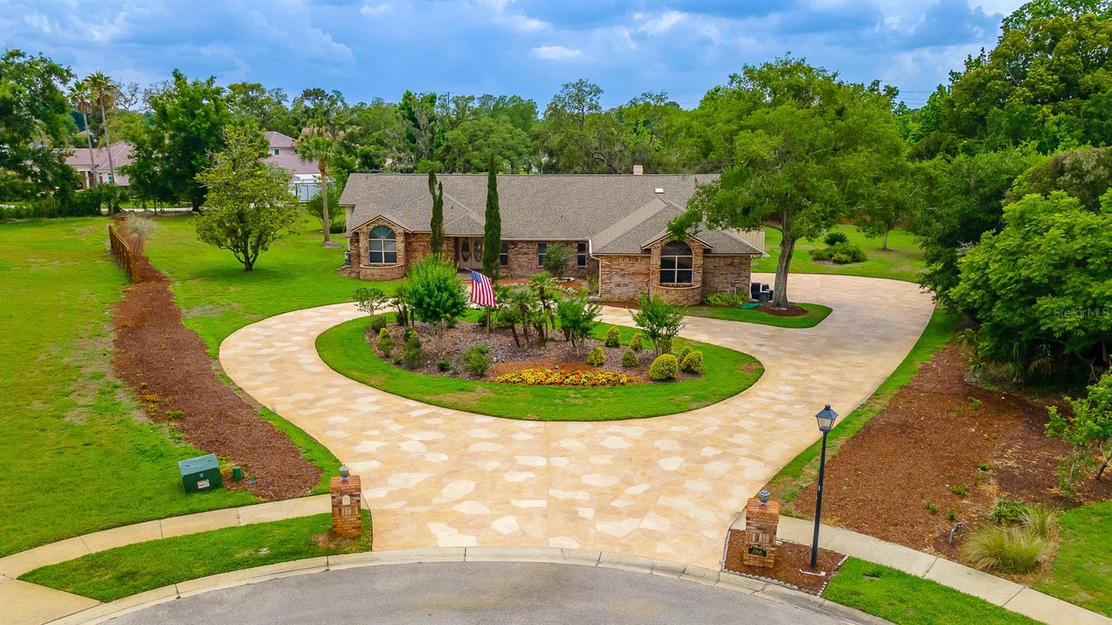 Single Family Residence in LONGWOOD, FL - Daniel Dourado