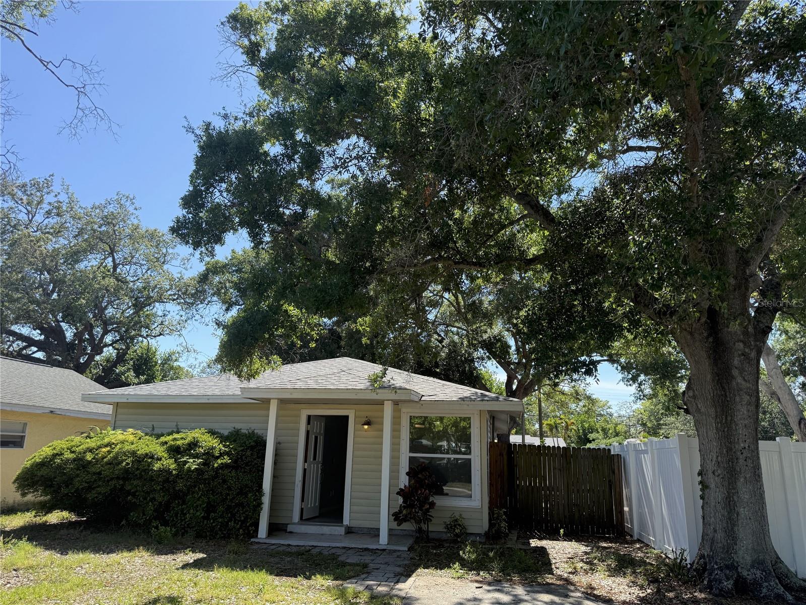 Single Family Residence em CLEARWATER, FL - Daniel Dourado