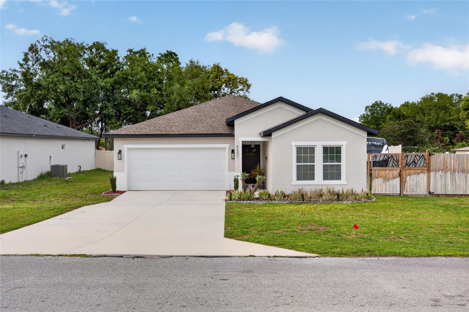 Single Family Residence in SUMMERFIELD, FL - Daniel Dourado