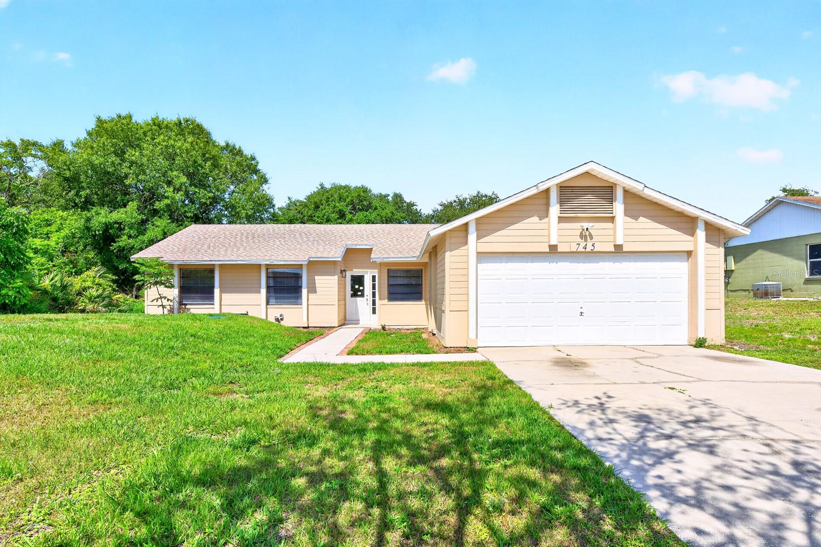 Single Family Residence in DELTONA, FL - Daniel Dourado