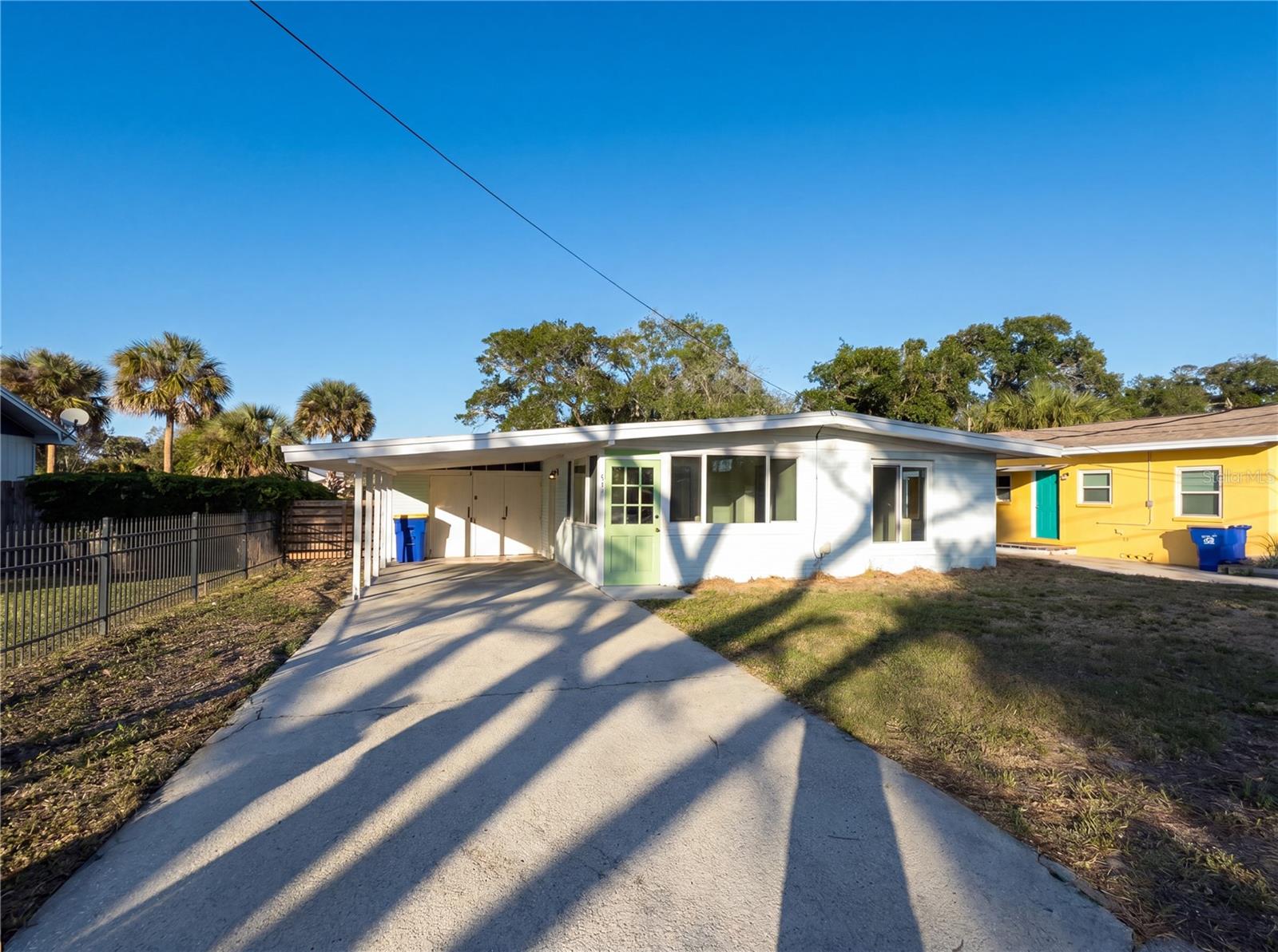 Single Family Residence in EDGEWATER, FL - Daniel Dourado