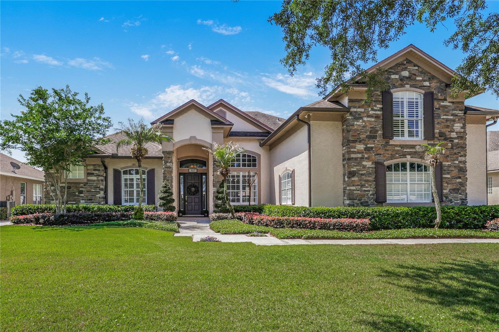 Single Family Residence in ORLANDO, FL - Daniel Dourado