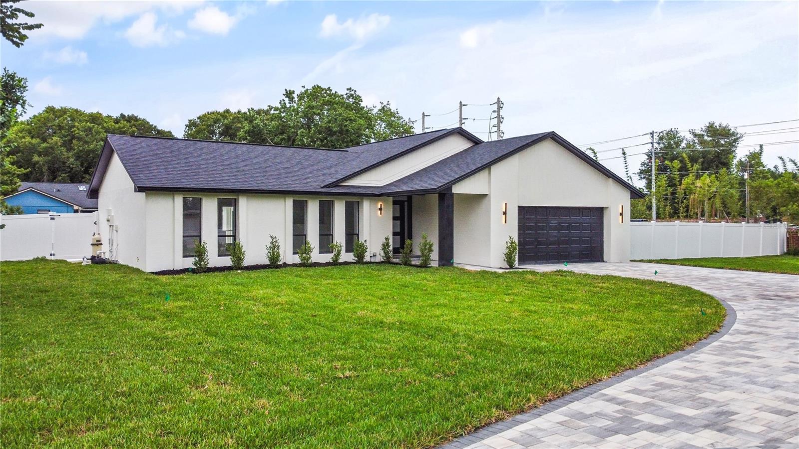 Single Family Residence in ORLANDO, FL - Daniel Dourado