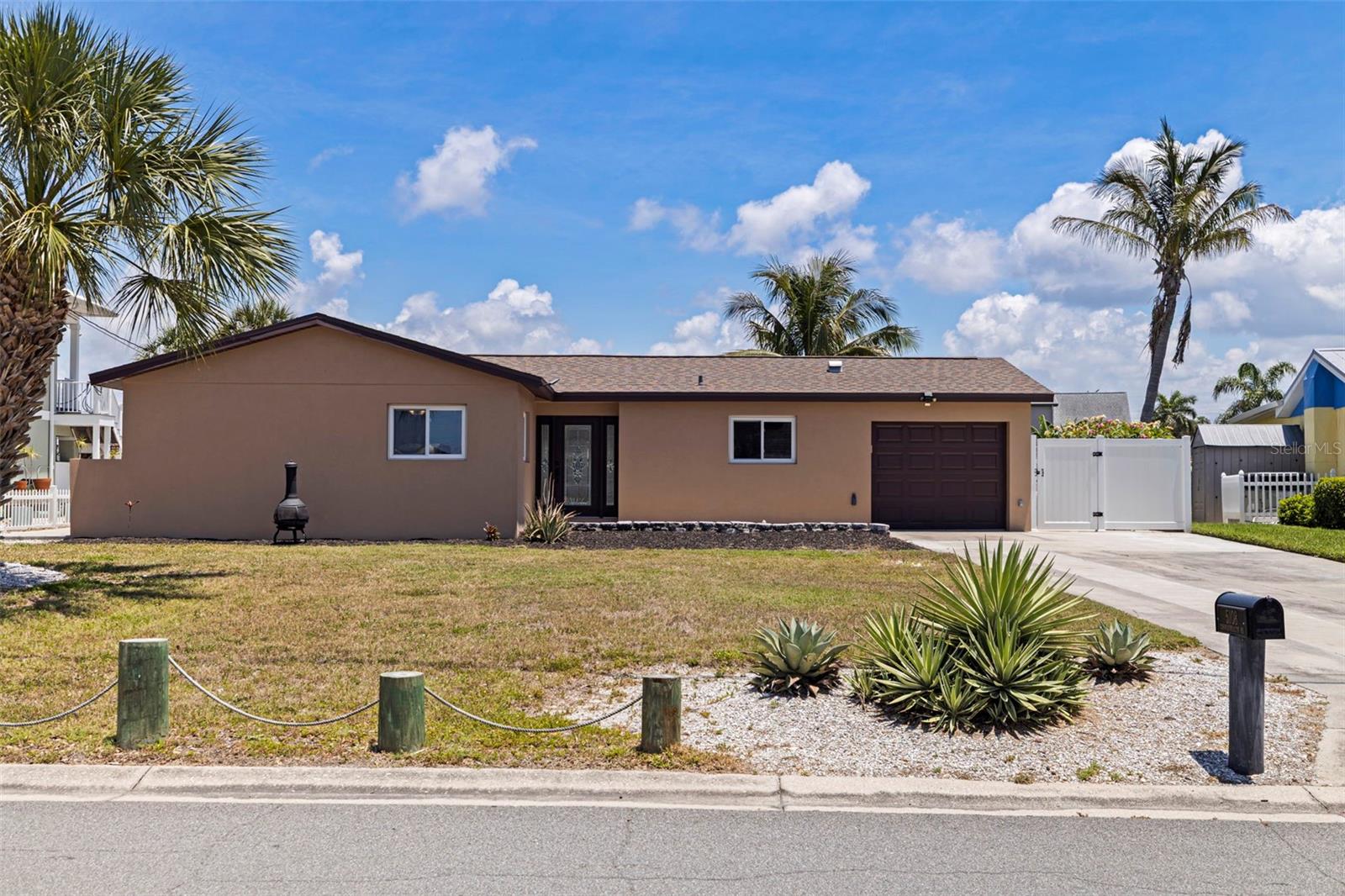 Single Family Residence in PALMETTO, FL - Daniel Dourado