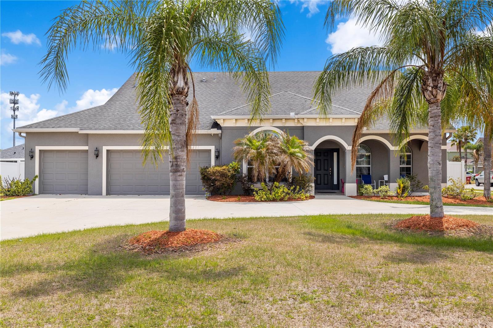 Single Family Residence in PLANT CITY, FL - Daniel Dourado