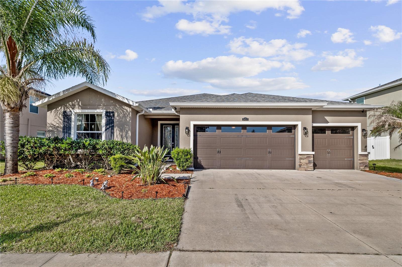 Single Family Residence in WESLEY CHAPEL, FL - Daniel Dourado