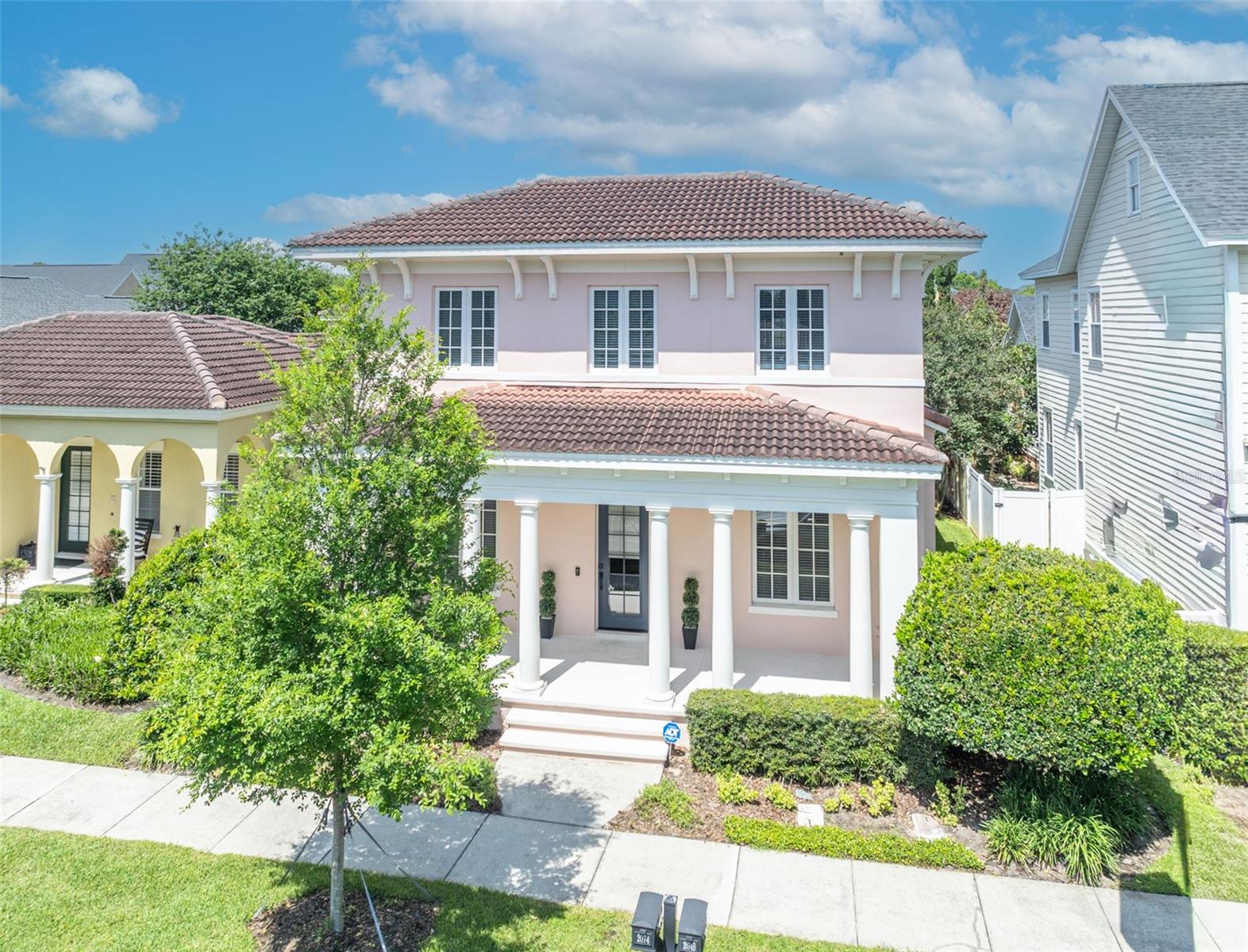 Single Family Residence in ORLANDO, FL - Daniel Dourado