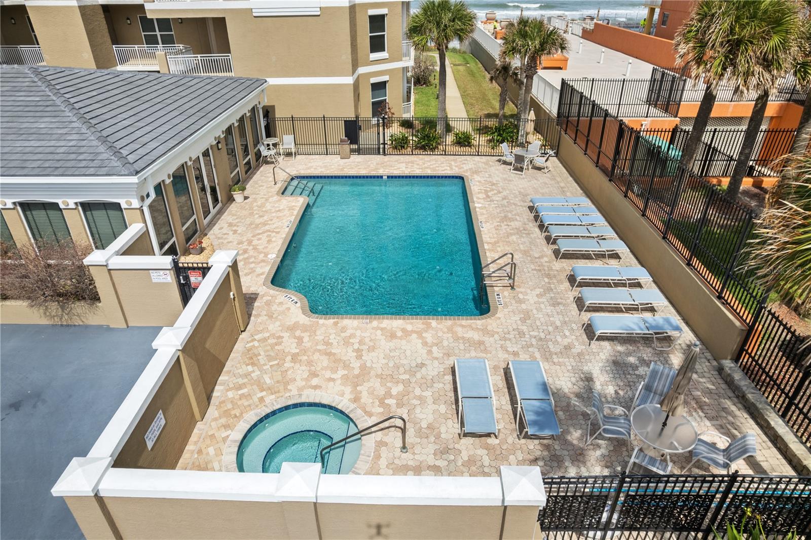 Condominium in DAYTONA BEACH, FL - Daniel Dourado