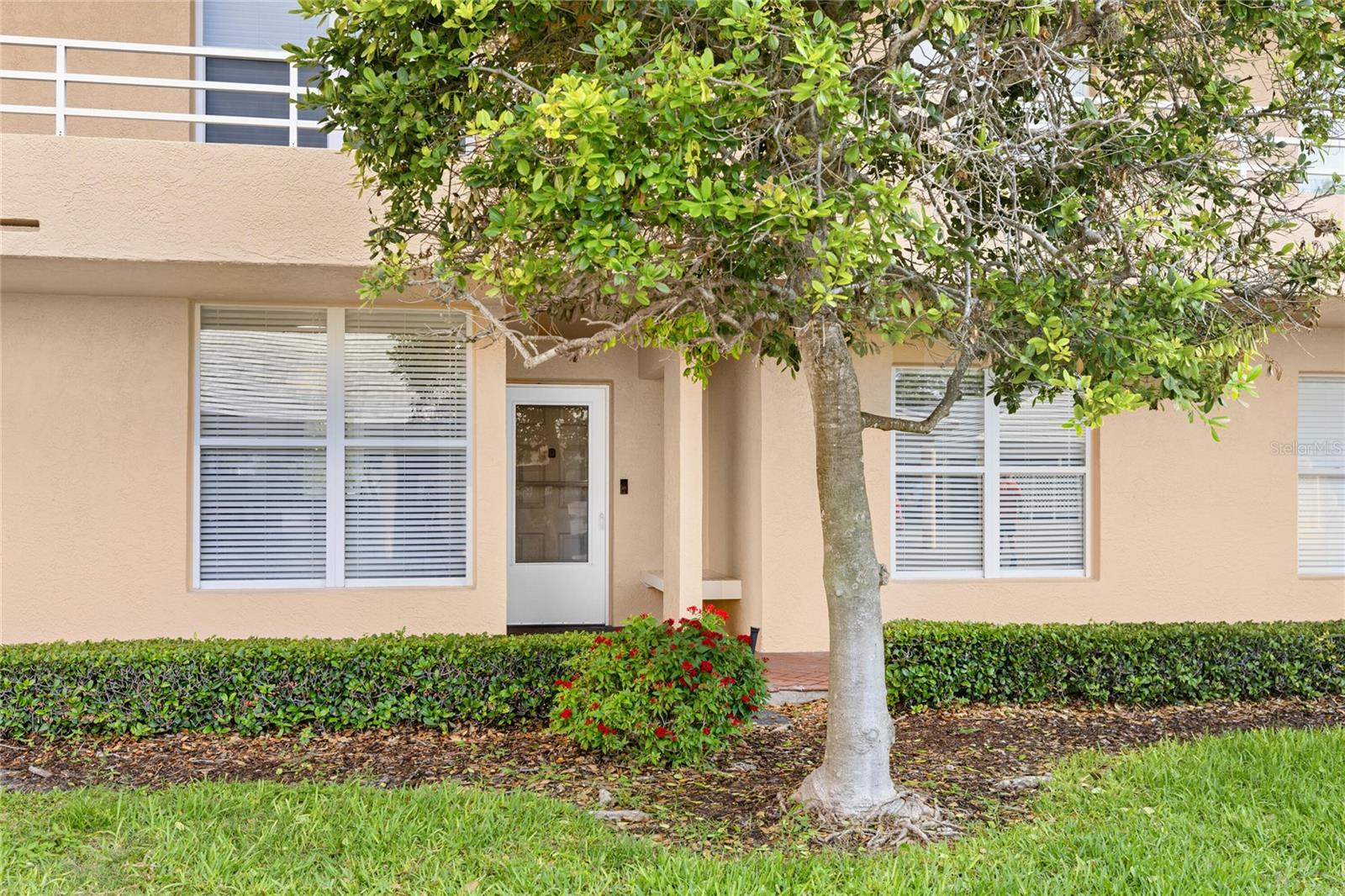 Condominium in BRADENTON, FL - Daniel Dourado