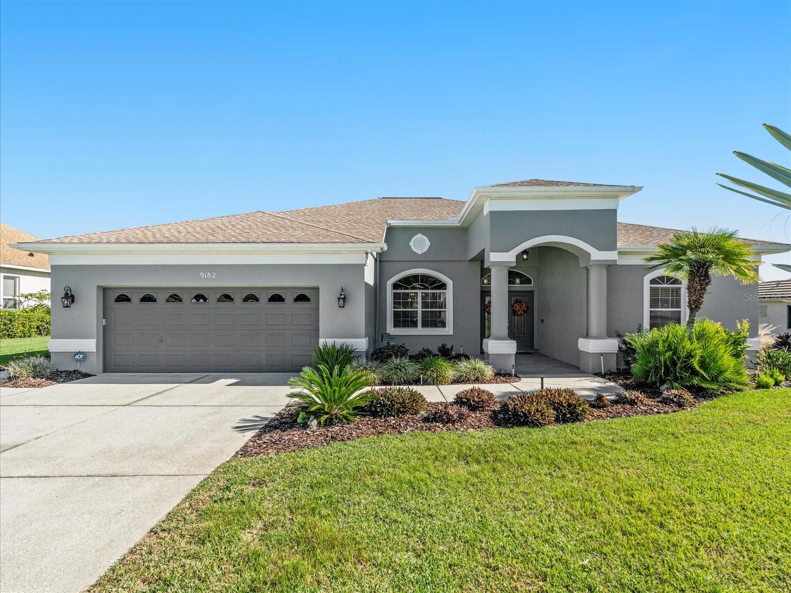 Single Family Residence in WEEKI WACHEE, FL - Daniel Dourado