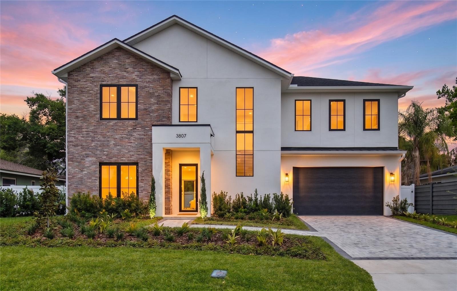 Single Family Residence in ORLANDO, FL - Daniel Dourado