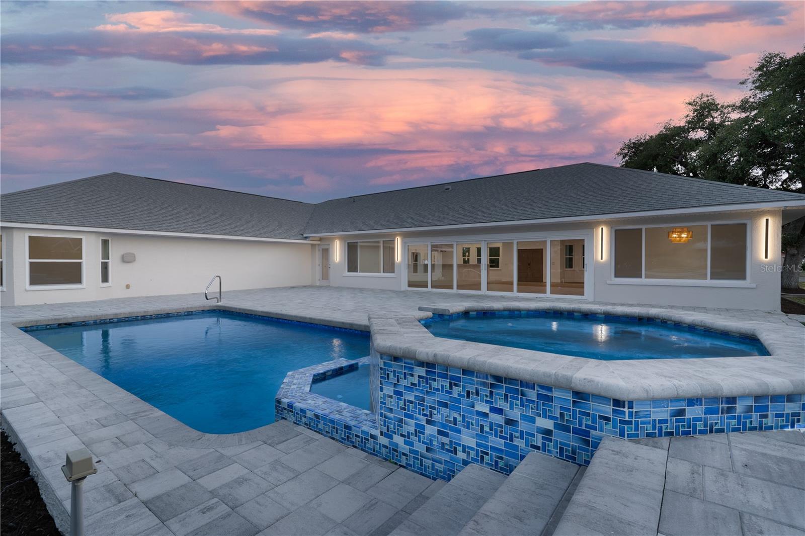 Single Family Residence in ENGLEWOOD, FL - Daniel Dourado