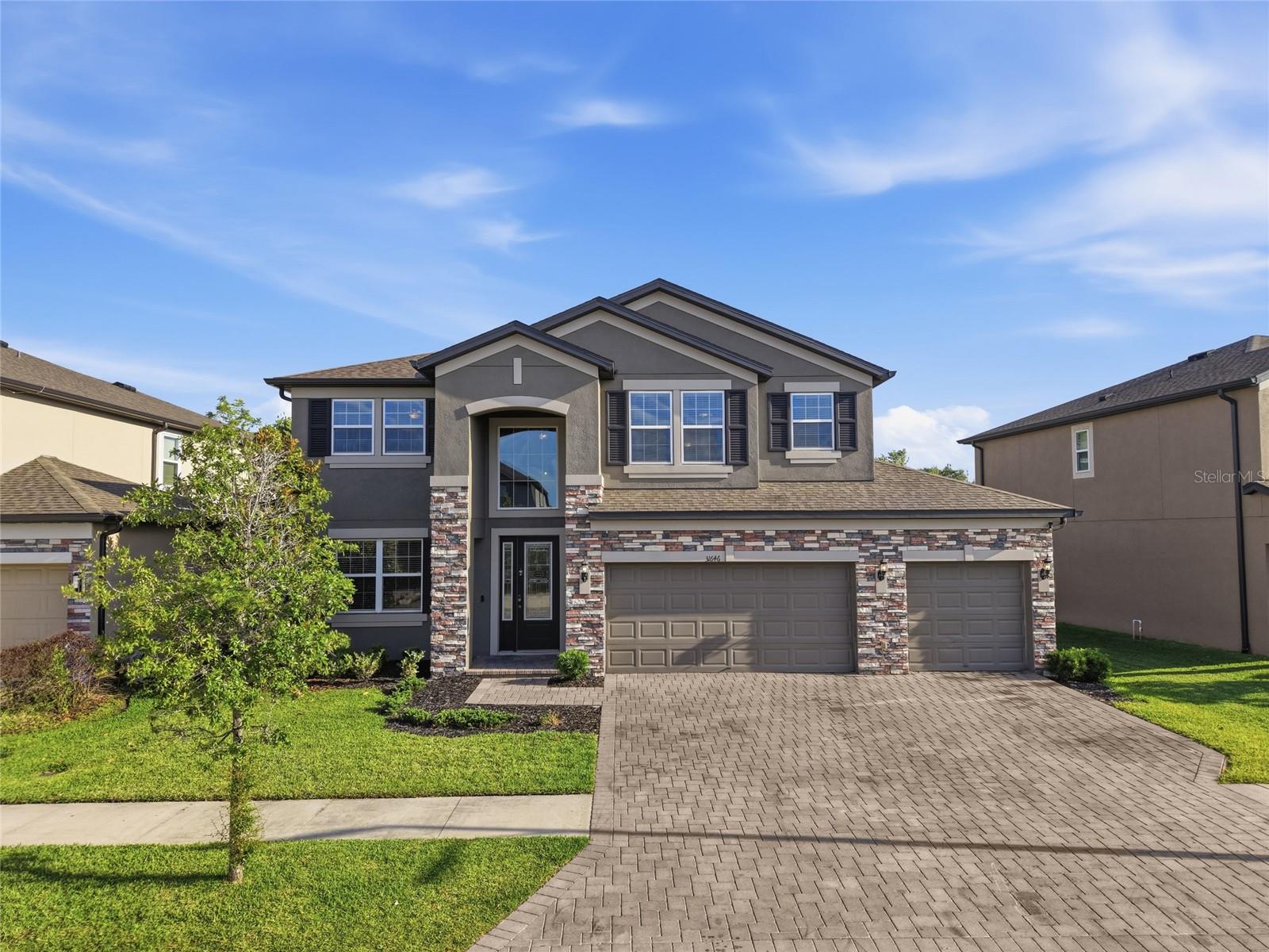Single Family Residence in WESLEY CHAPEL, FL - Daniel Dourado