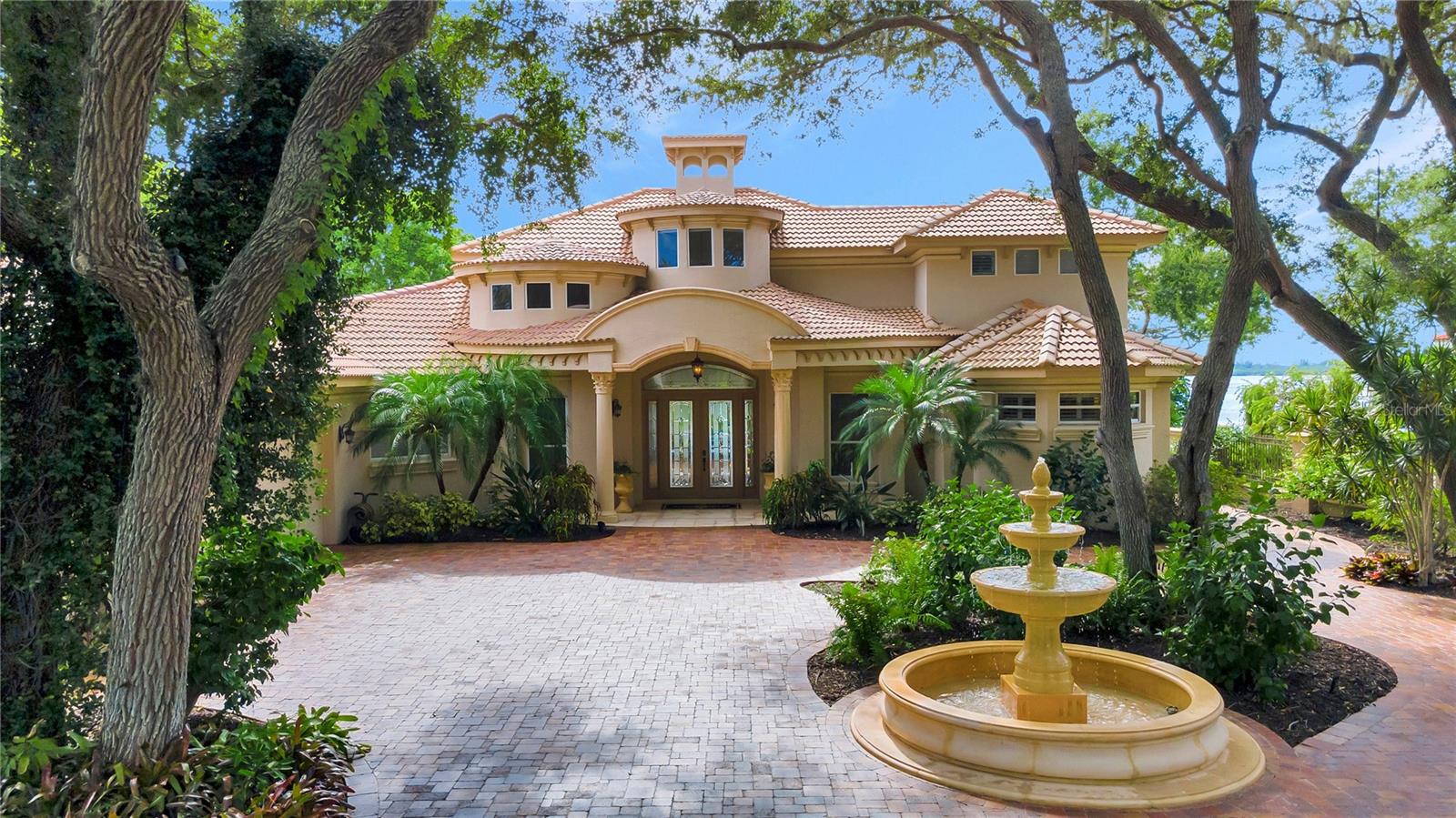 Single Family Residence in BRADENTON, FL - Daniel Dourado
