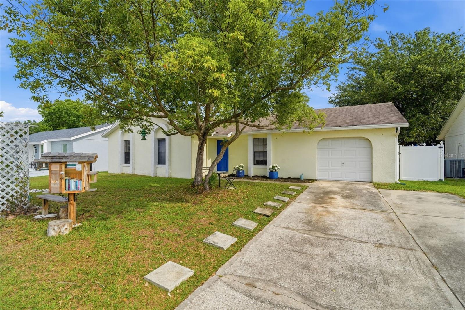 Single Family Residence in ORLANDO, FL - Daniel Dourado