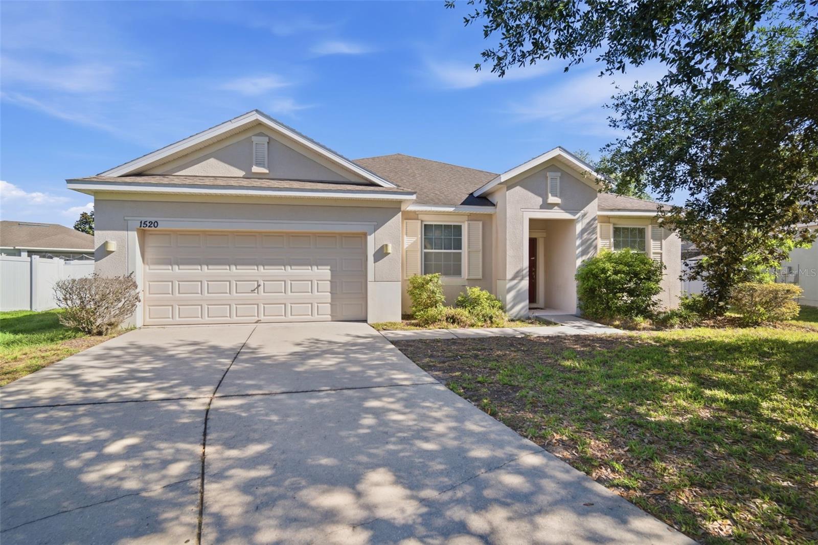 Single Family Residence in DOVER, FL - Daniel Dourado