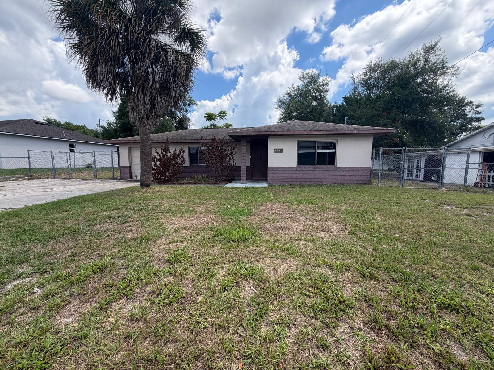 Single Family Residence in DELTONA, FL - Daniel Dourado