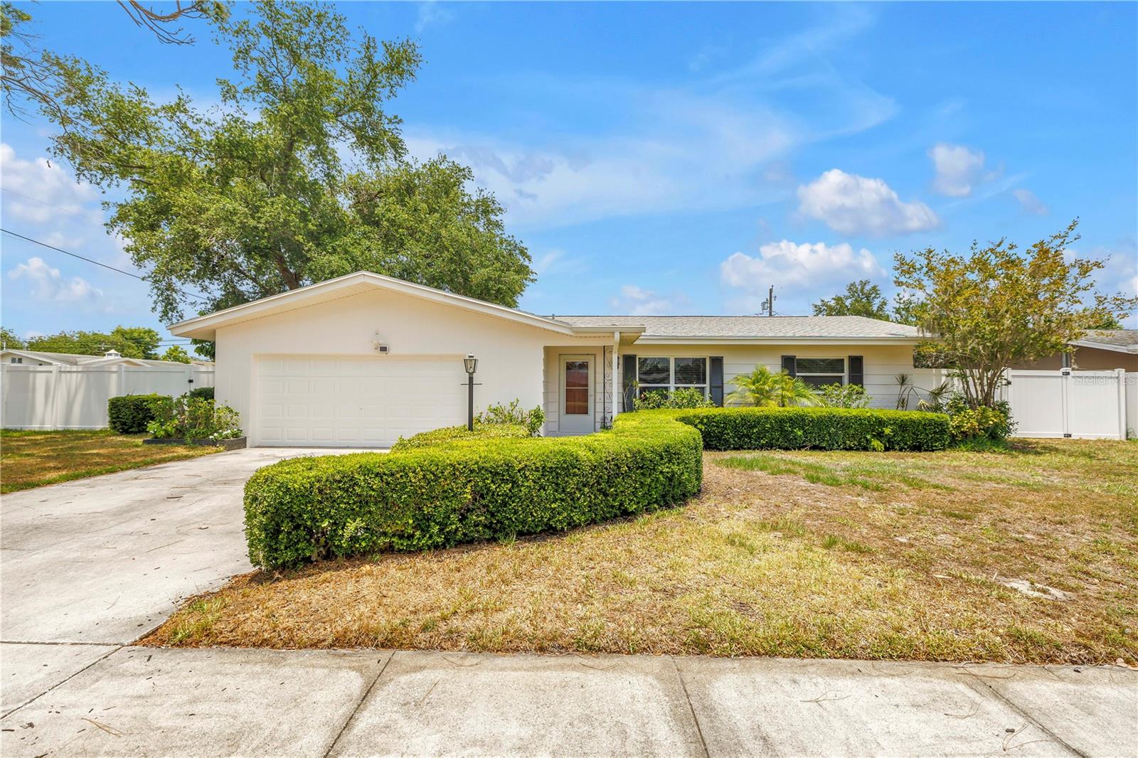 Single Family Residence in LARGO, FL - Daniel Dourado