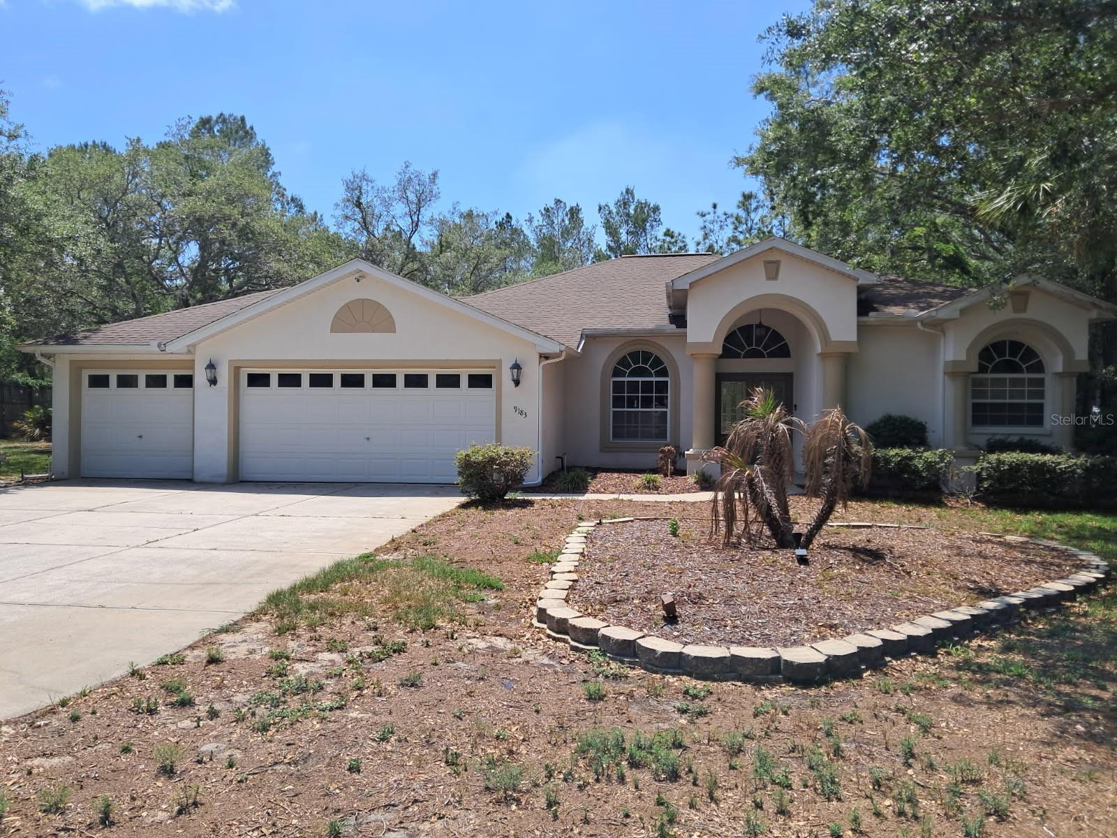 Single Family Residence in WEEKI WACHEE, FL - Daniel Dourado