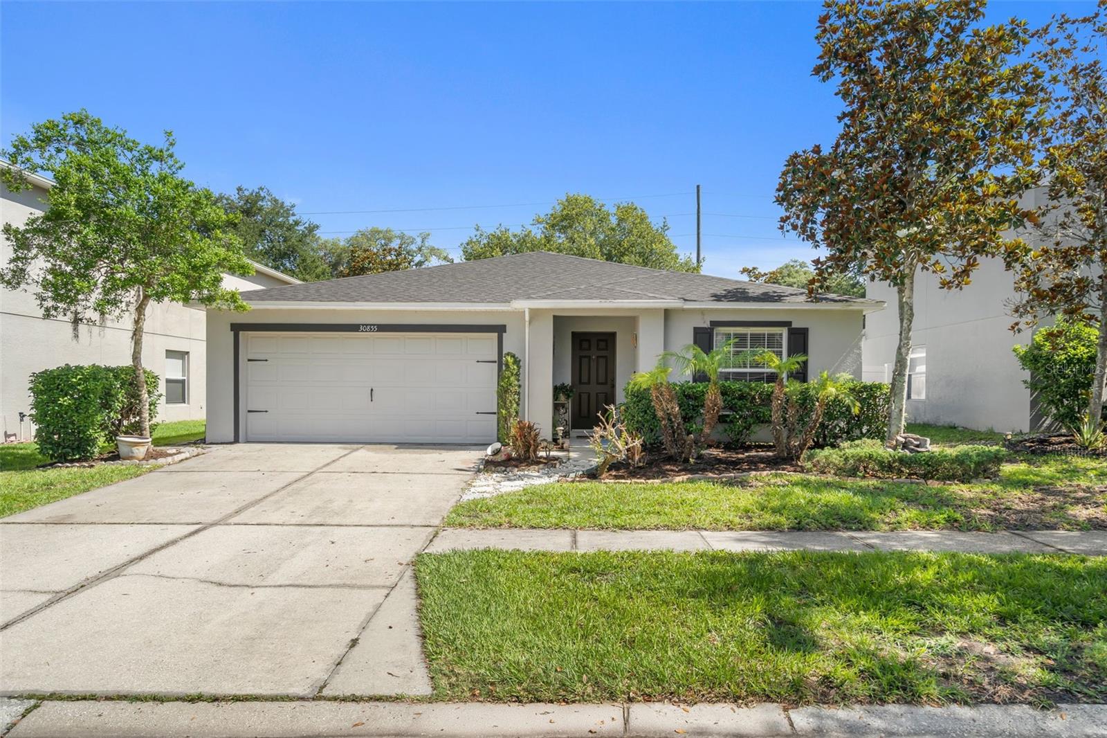 Single Family Residence in WESLEY CHAPEL, FL - Daniel Dourado
