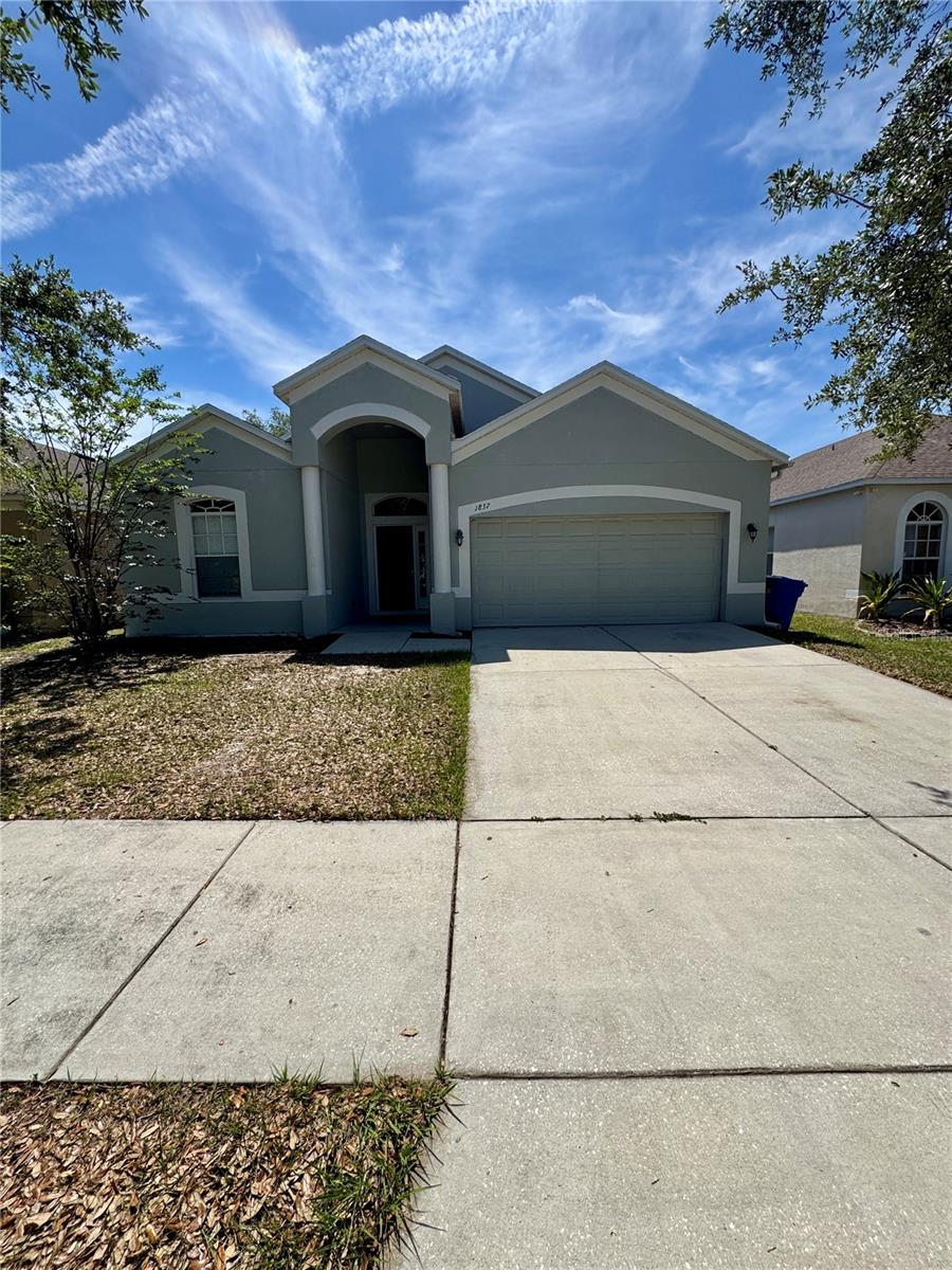 Single Family Residence in RUSKIN, FL - Daniel Dourado
