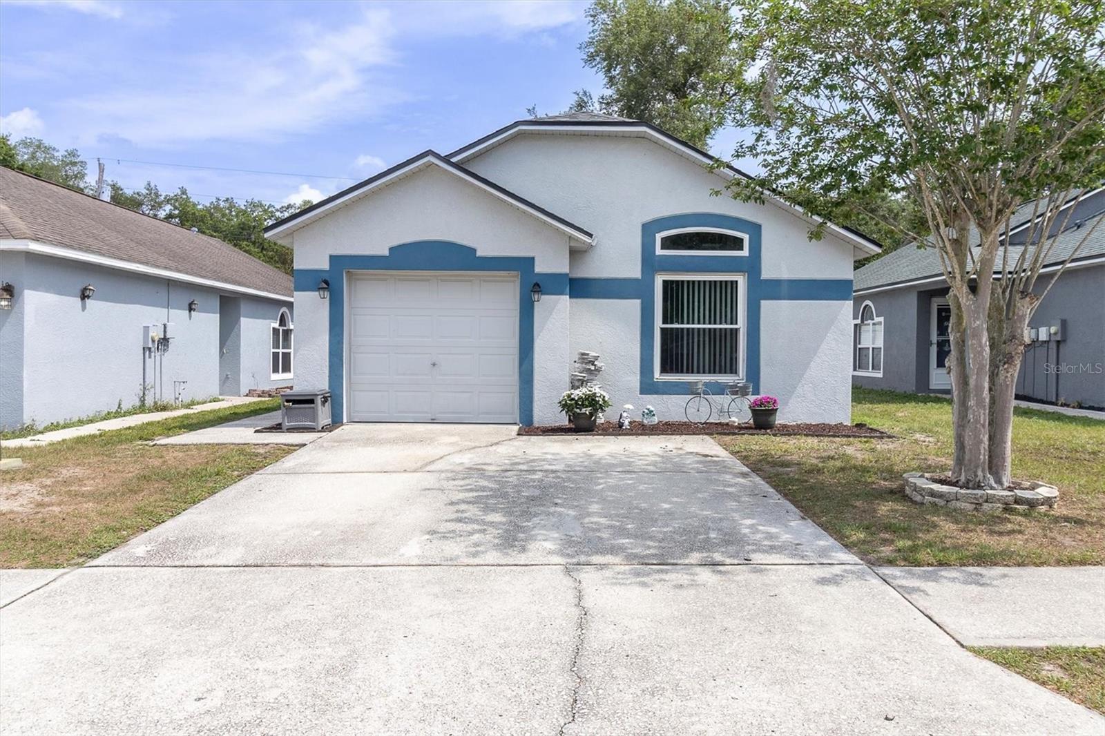 Single Family Residence in WESLEY CHAPEL, FL - Daniel Dourado