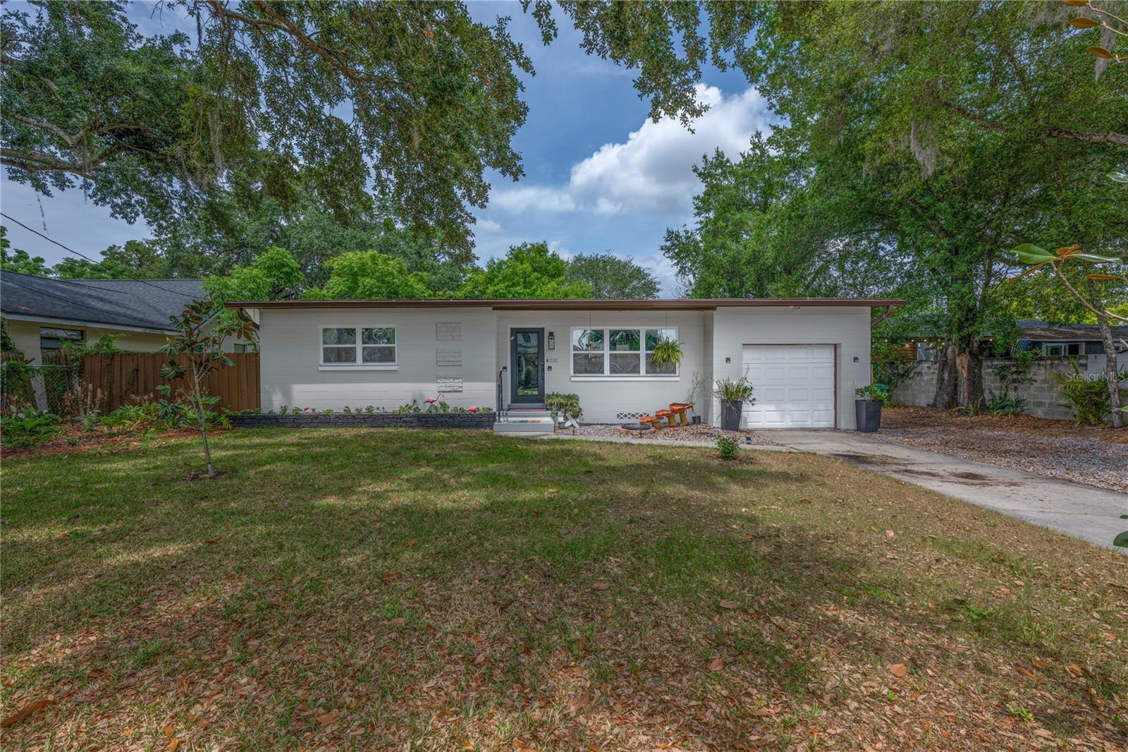 Single Family Residence in ORLANDO, FL - Daniel Dourado
