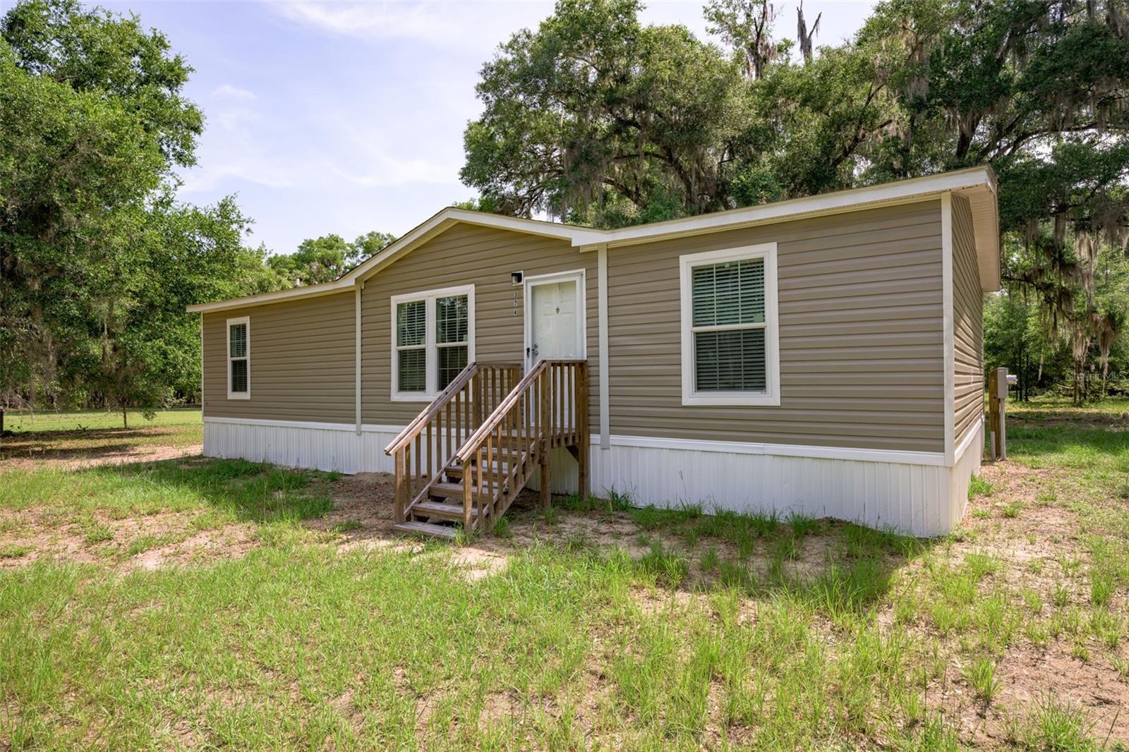 Single Family Residence in POMONA PARK, FL - Daniel Dourado
