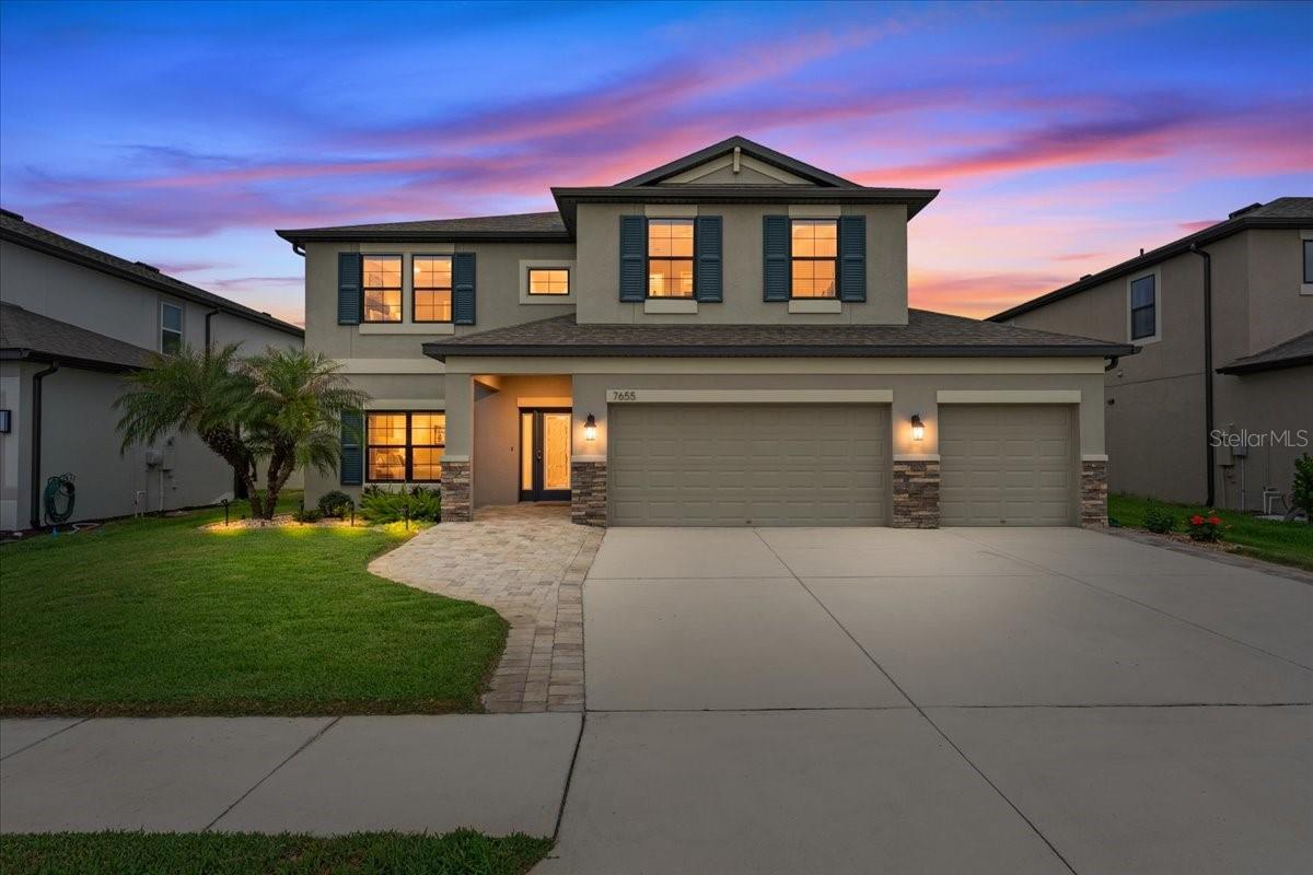 Single Family Residence in WESLEY CHAPEL, FL - Daniel Dourado