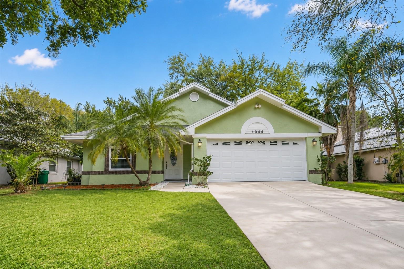 Single Family Residence in ORLANDO, FL - Daniel Dourado