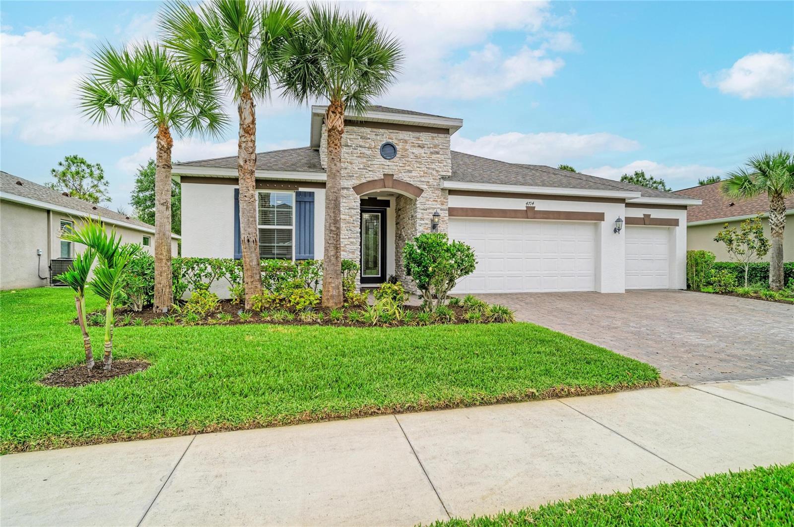 Single Family Residence in PARRISH, FL - Daniel Dourado