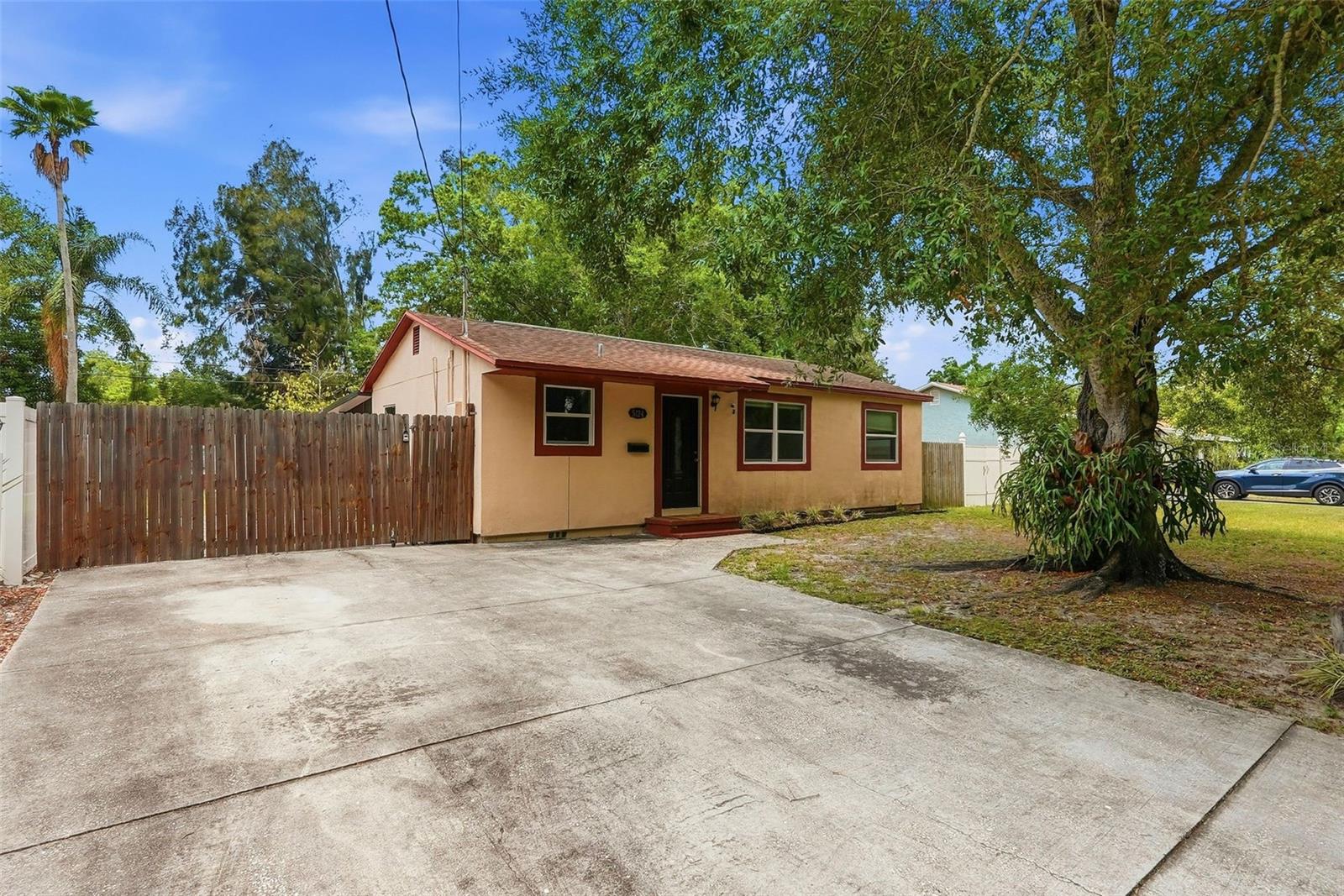 Single Family Residence em ST PETERSBURG, FL - Daniel Dourado