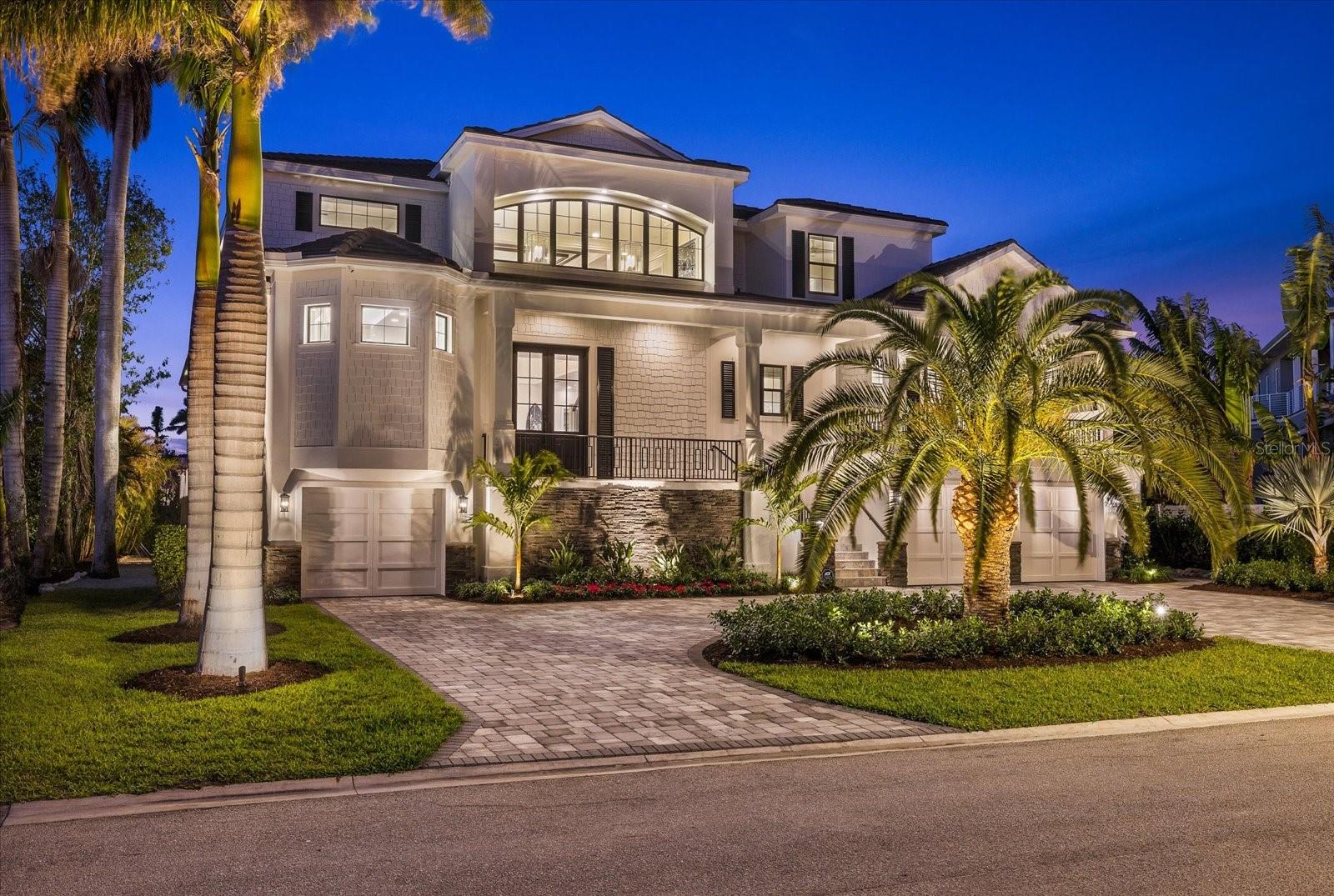 Single Family Residence in SARASOTA, FL - Daniel Dourado
