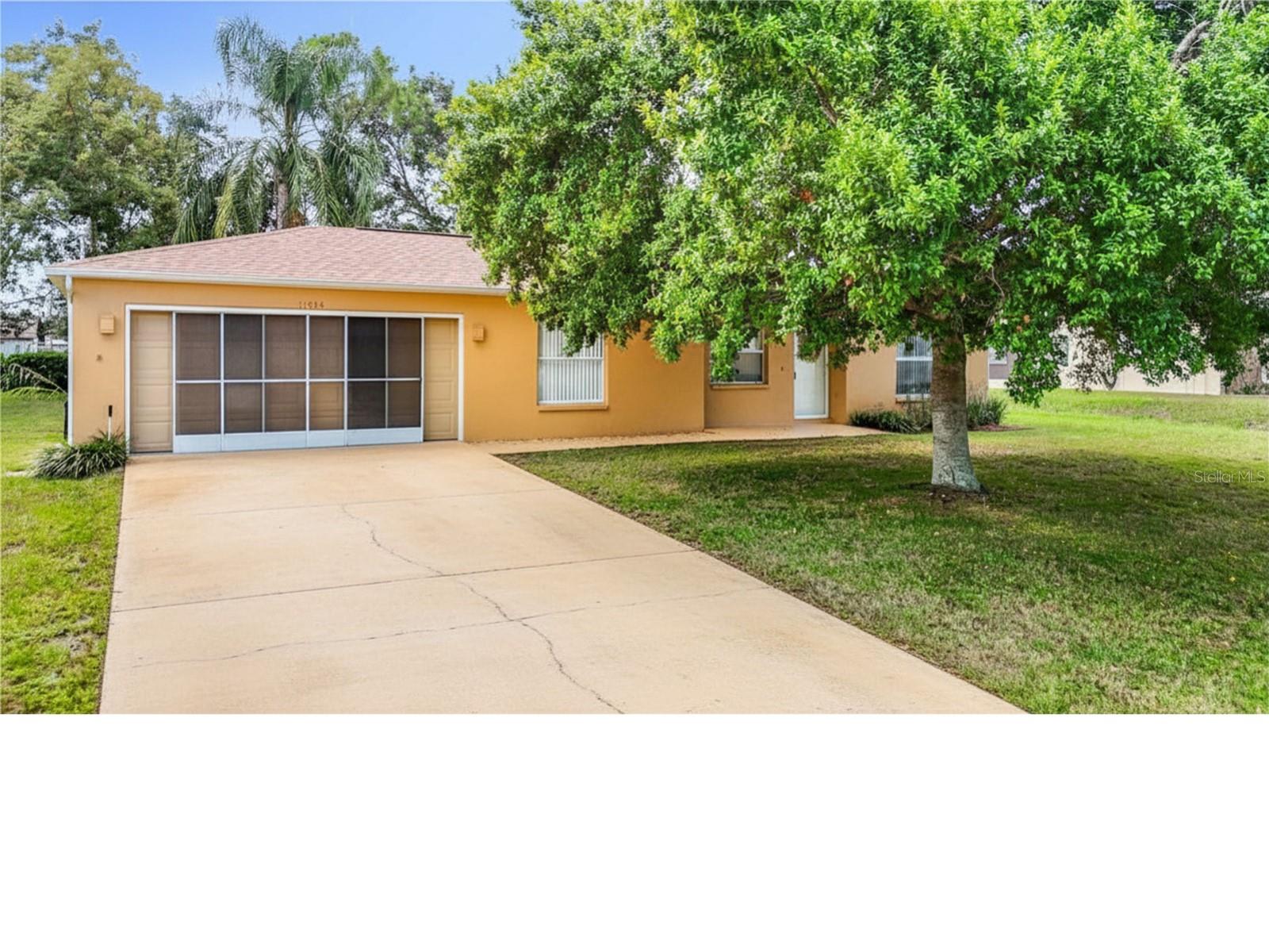 Single Family Residence em SPRING HILL, FL - Daniel Dourado