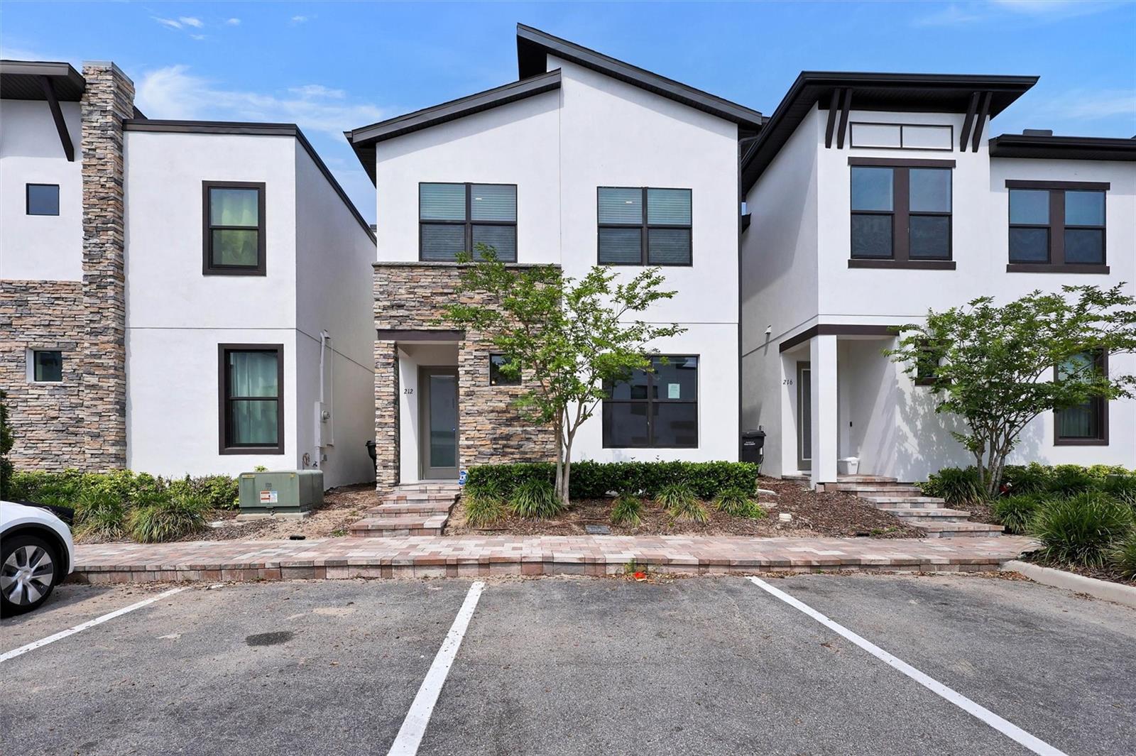 Single Family Residence in DAVENPORT, FL - Daniel Dourado