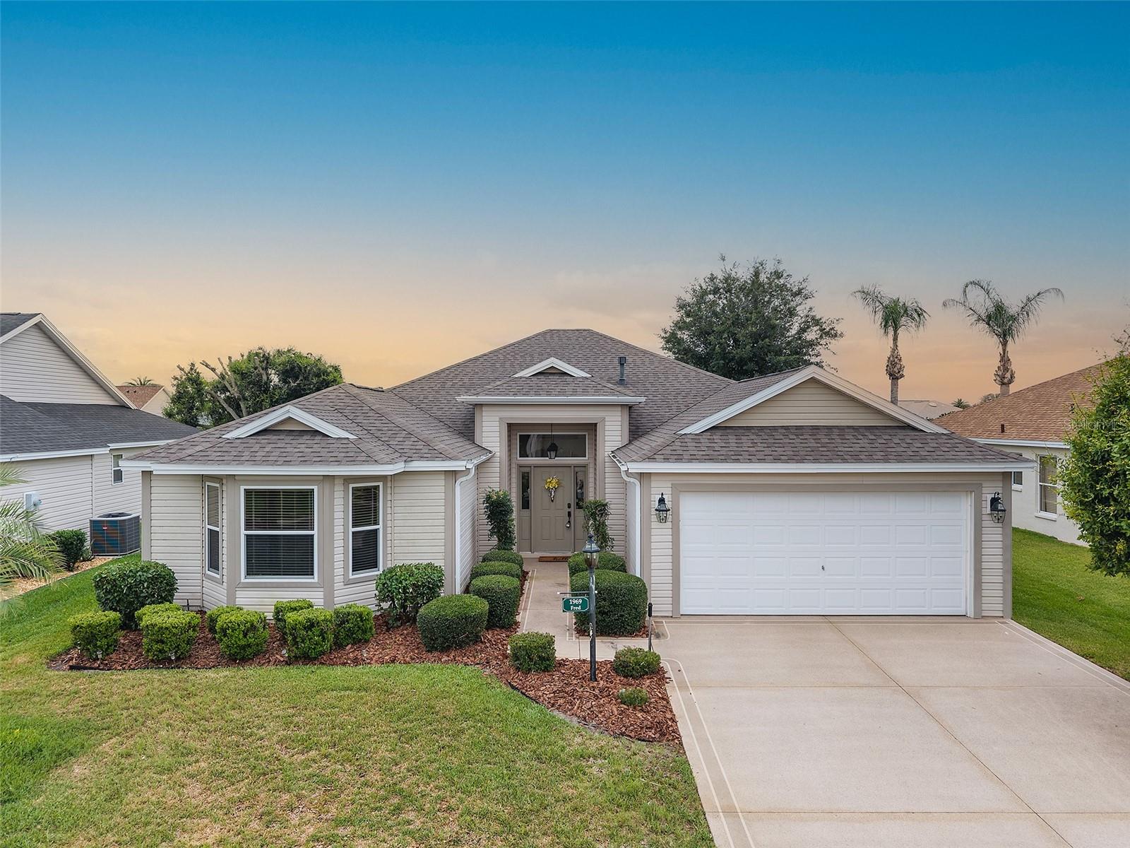Single Family Residence in THE VILLAGES, FL - Daniel Dourado