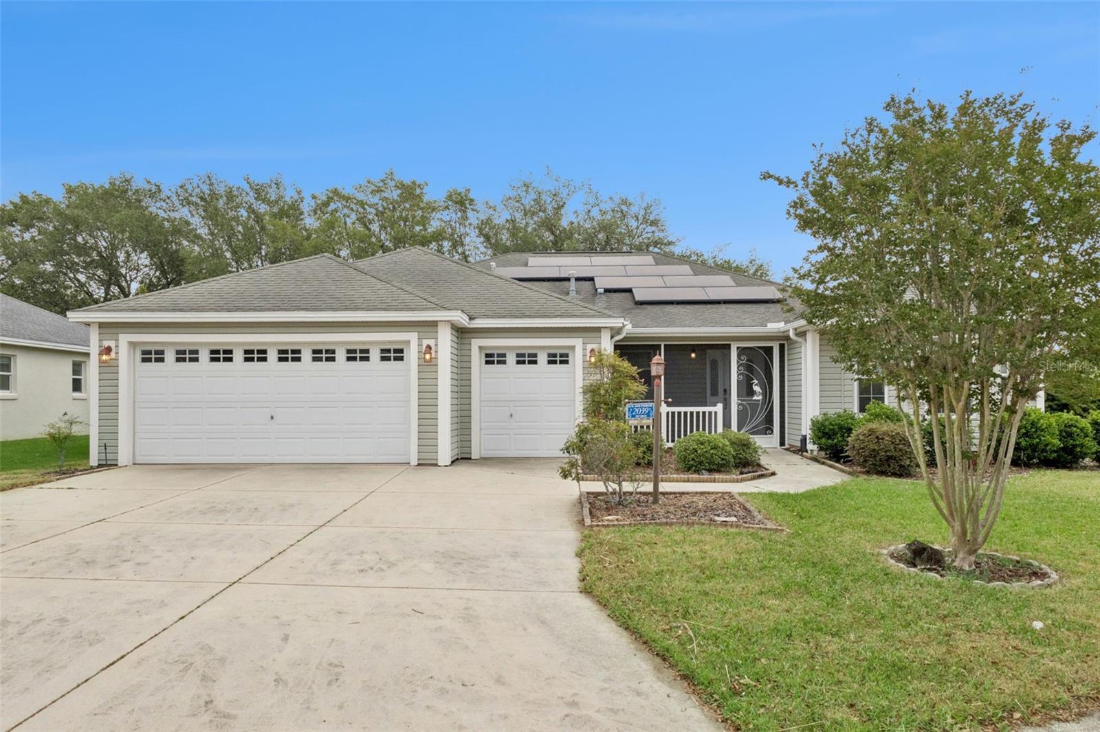 Single Family Residence in THE VILLAGES, FL - Daniel Dourado
