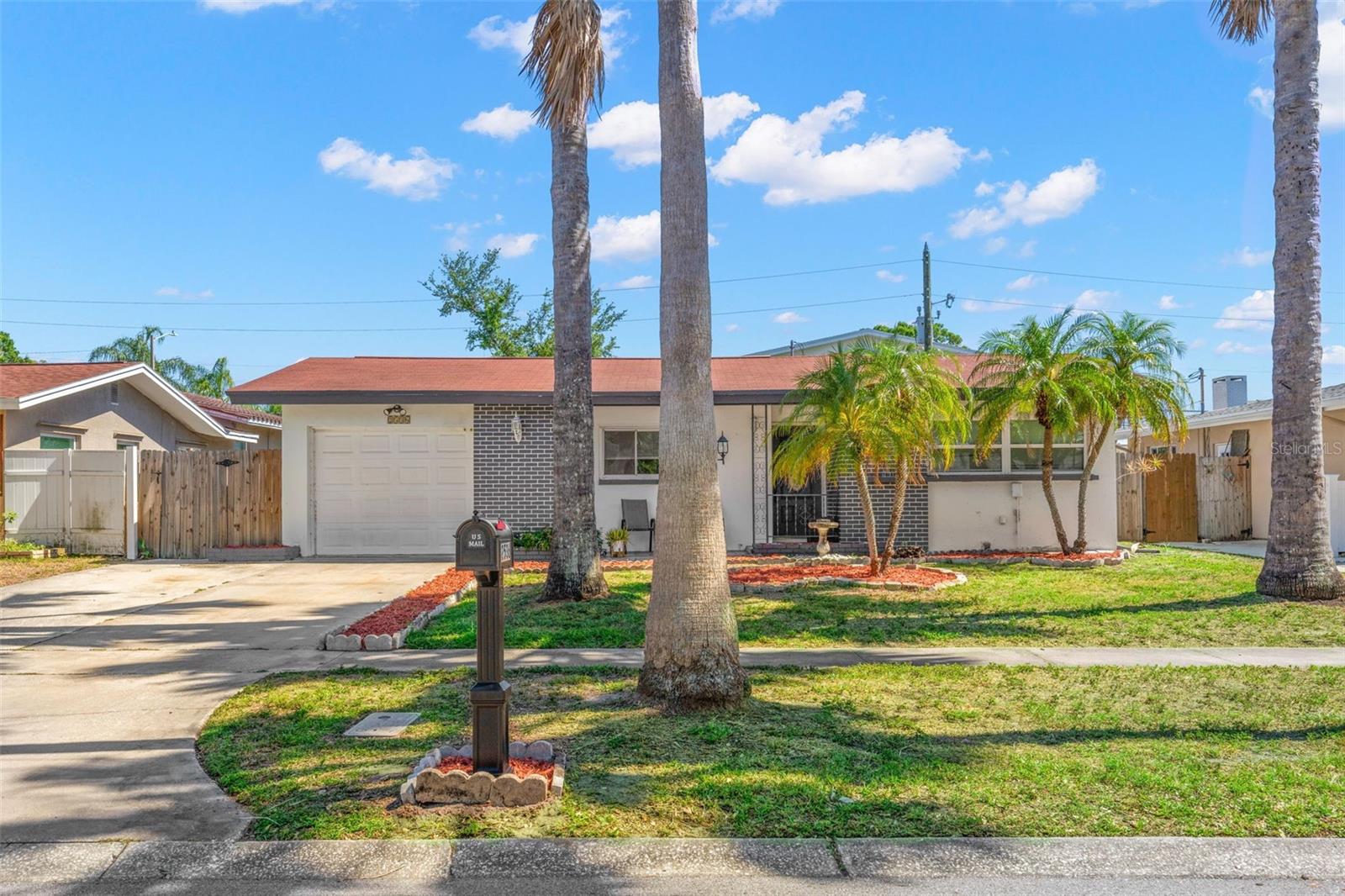 Single Family Residence in LARGO, FL - Daniel Dourado
