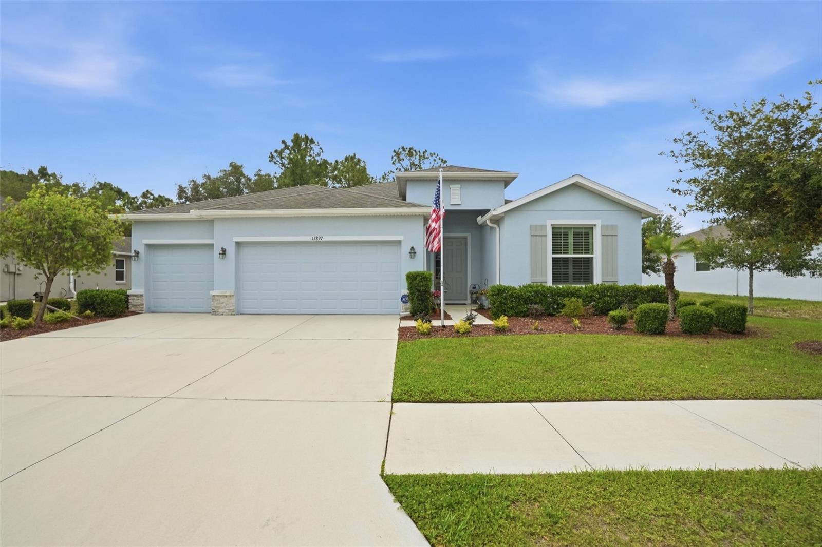 Single Family Residence em SPRING HILL, FL - Daniel Dourado