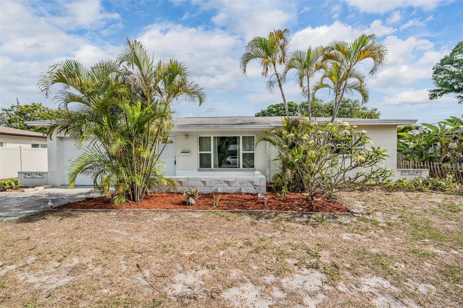 Single Family Residence em ST PETERSBURG, FL - Daniel Dourado