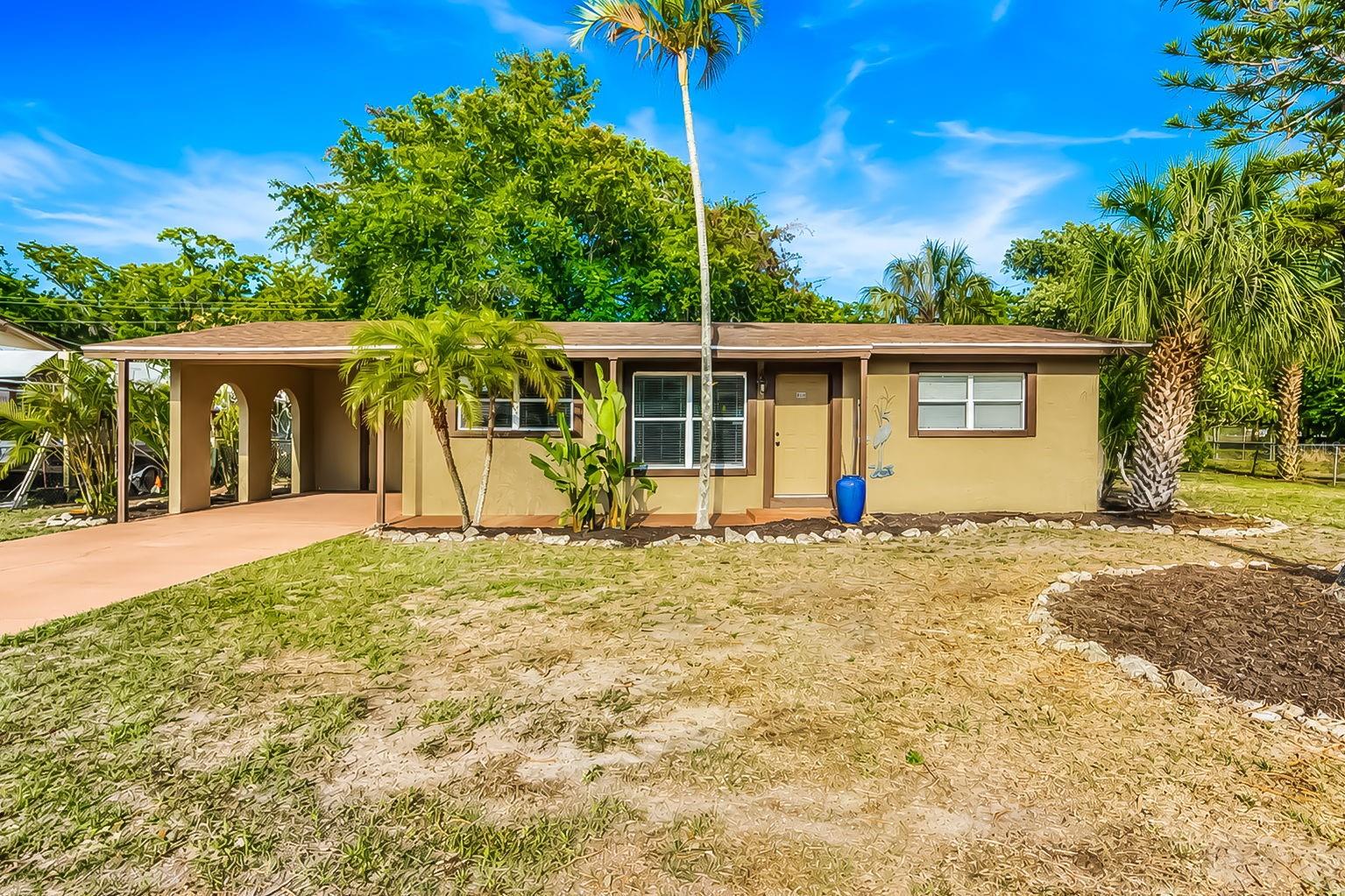 Single Family Residence in BRADENTON, FL - Daniel Dourado