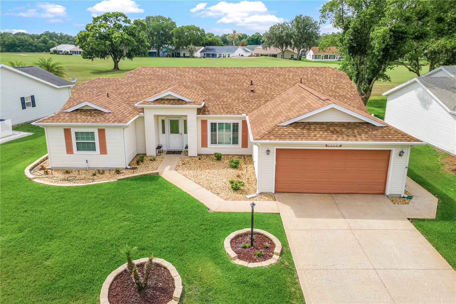 Single Family Residence in LEESBURG, FL - Daniel Dourado